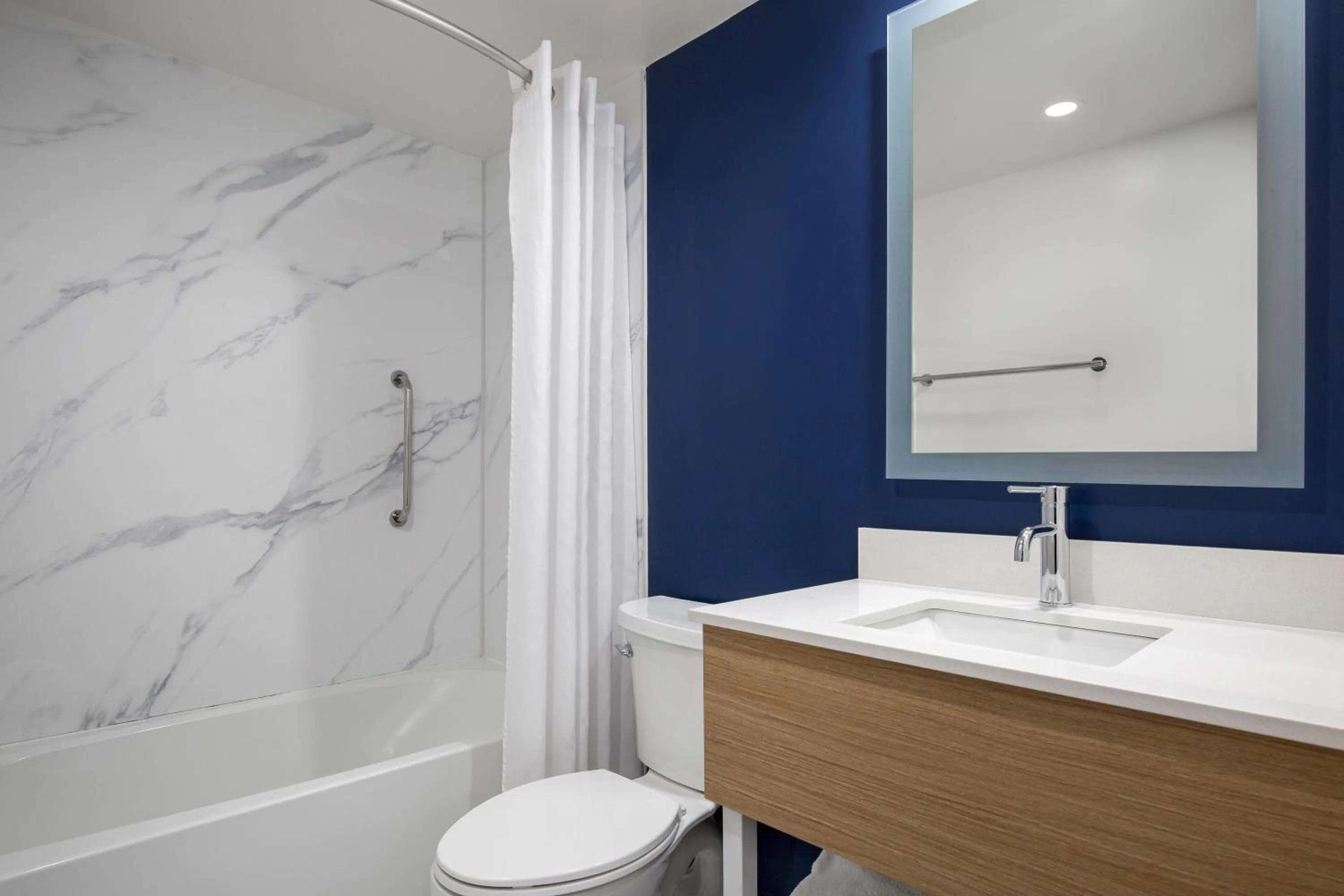 Shower in Brockville Inn and Suites