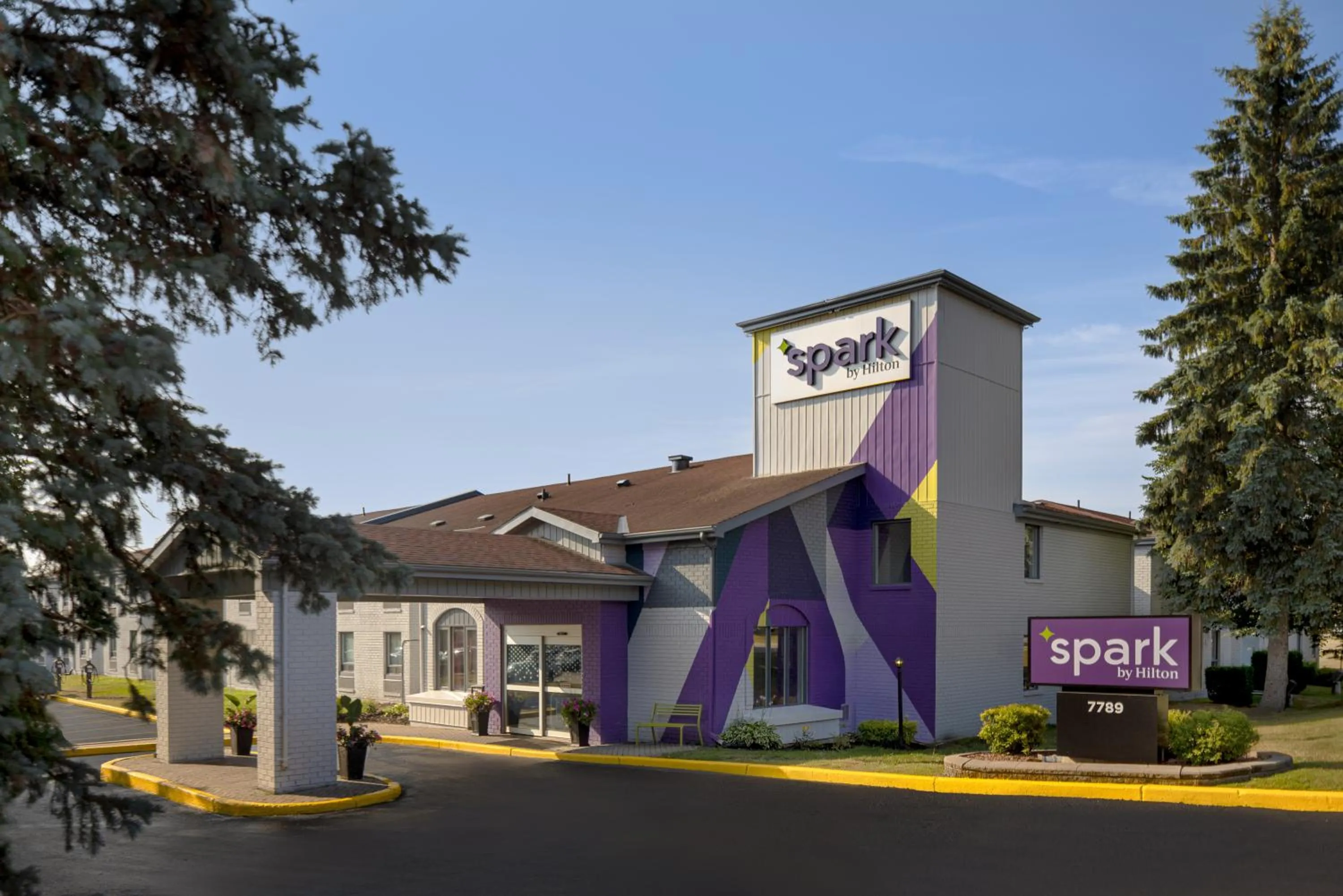 Property building in Spark by Hilton Brockville