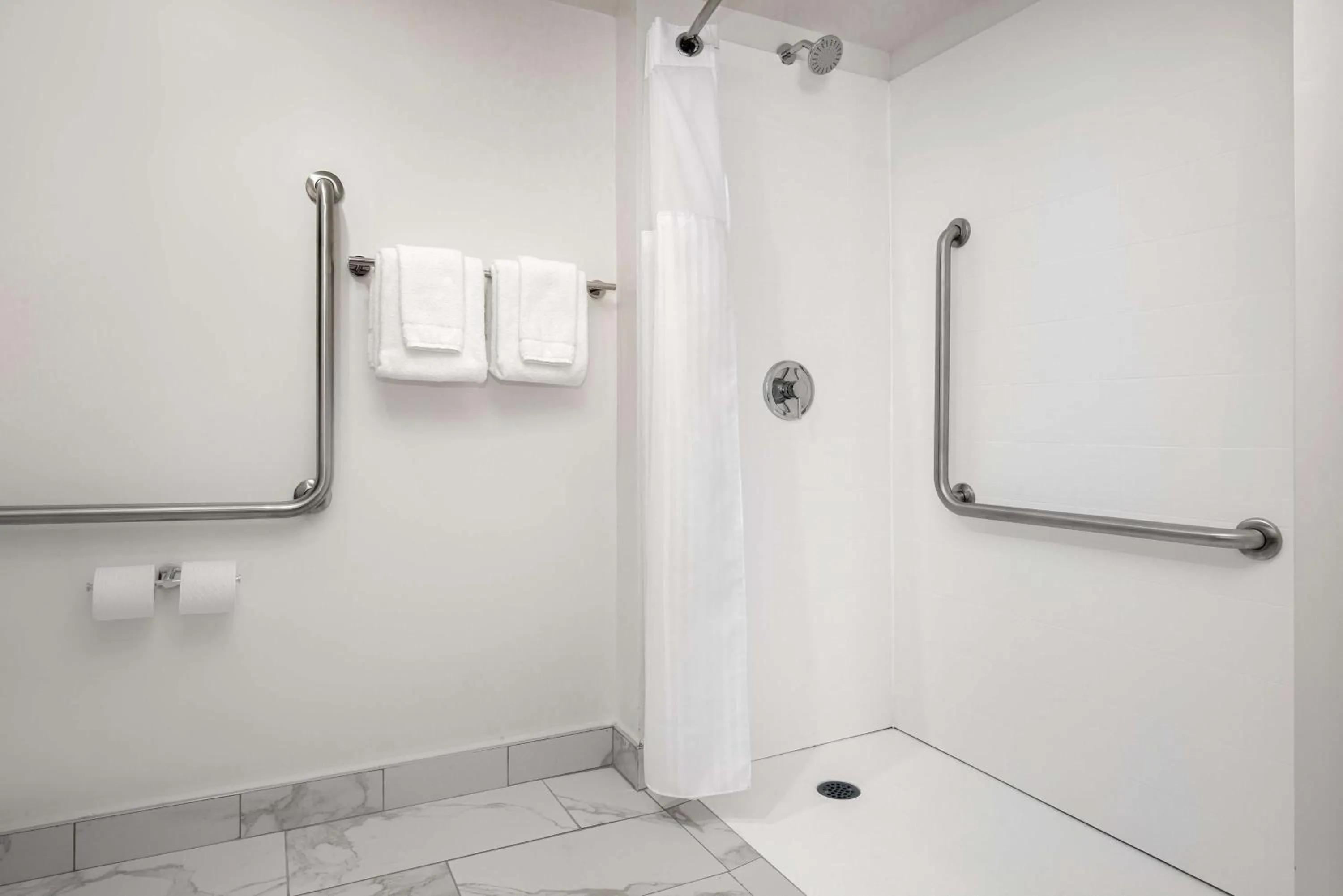 Bathroom in Brockville Inn and Suites