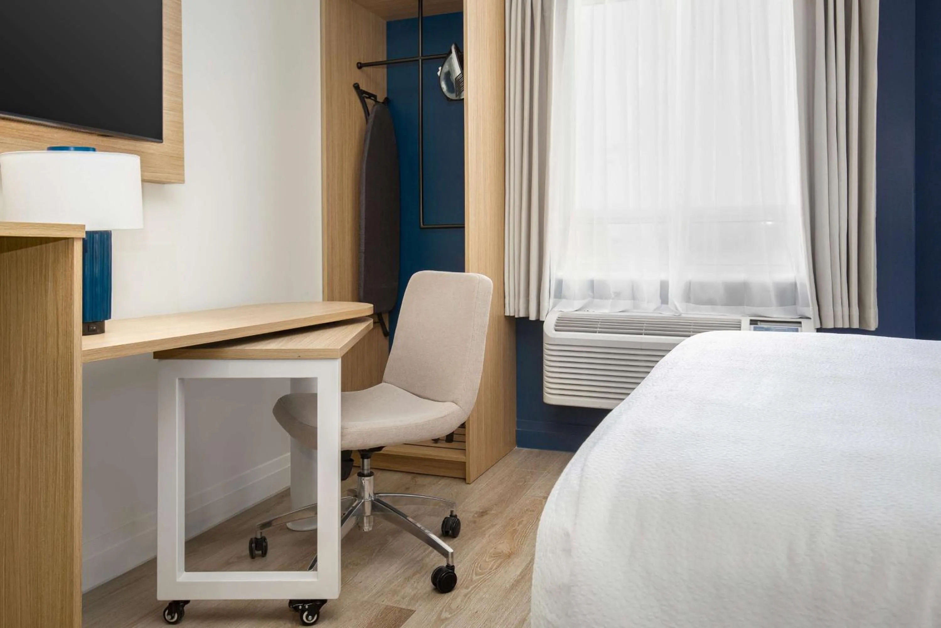 Bedroom, Bed in Brockville Inn and Suites