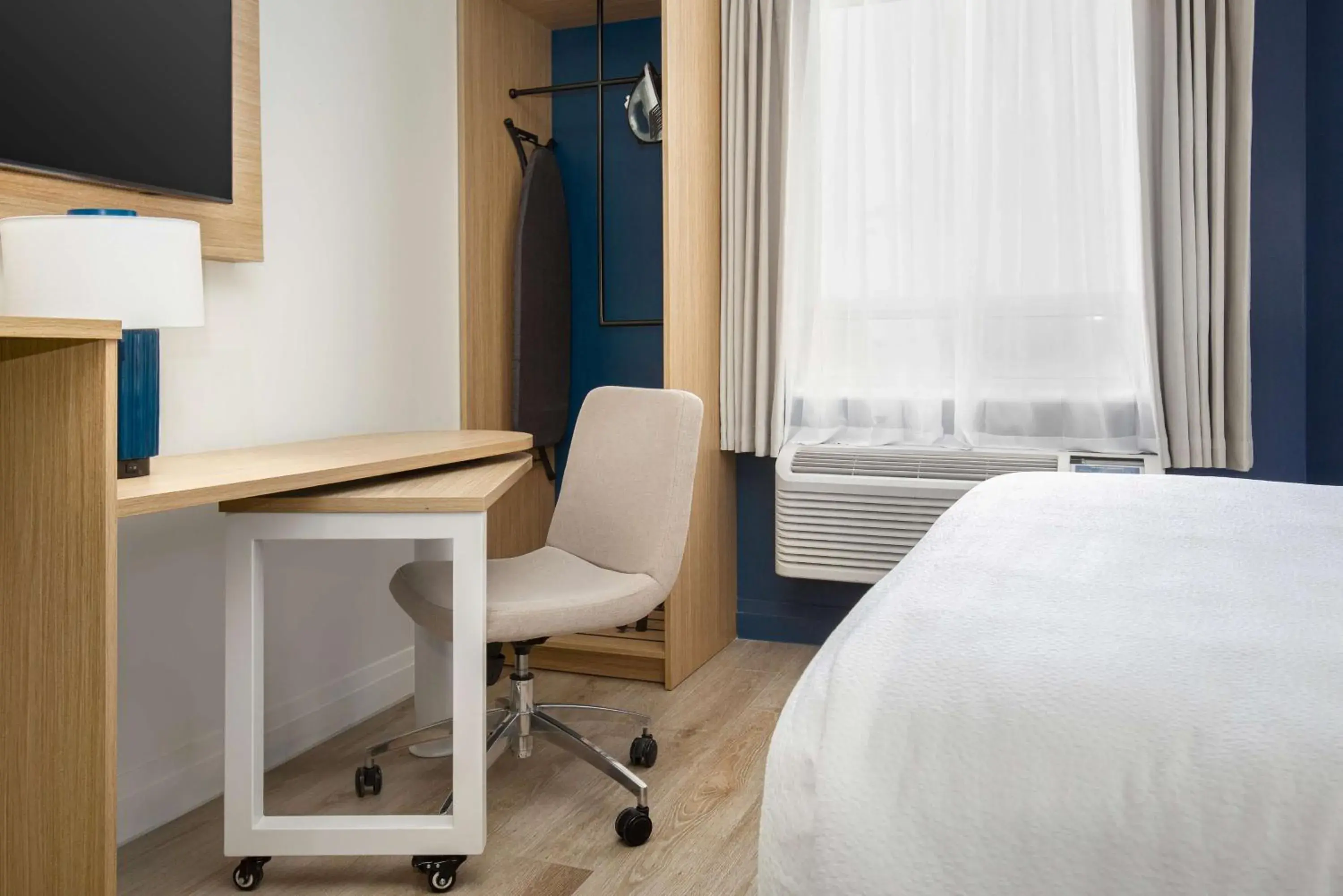 Bedroom, Bed in Brockville Inn and Suites Bedroom, Bed in Brockville Inn and Suites