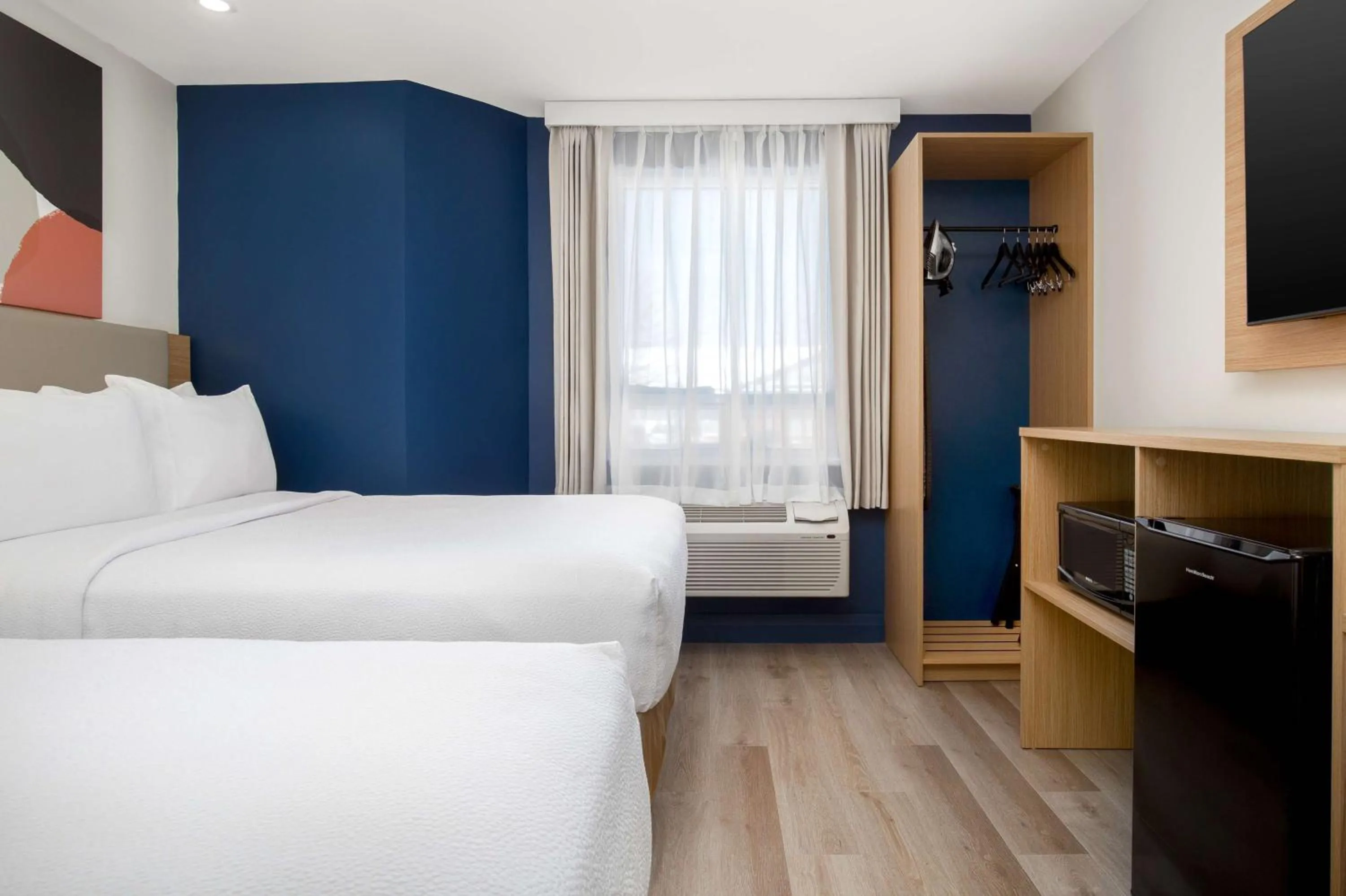 Bed in Brockville Inn and Suites