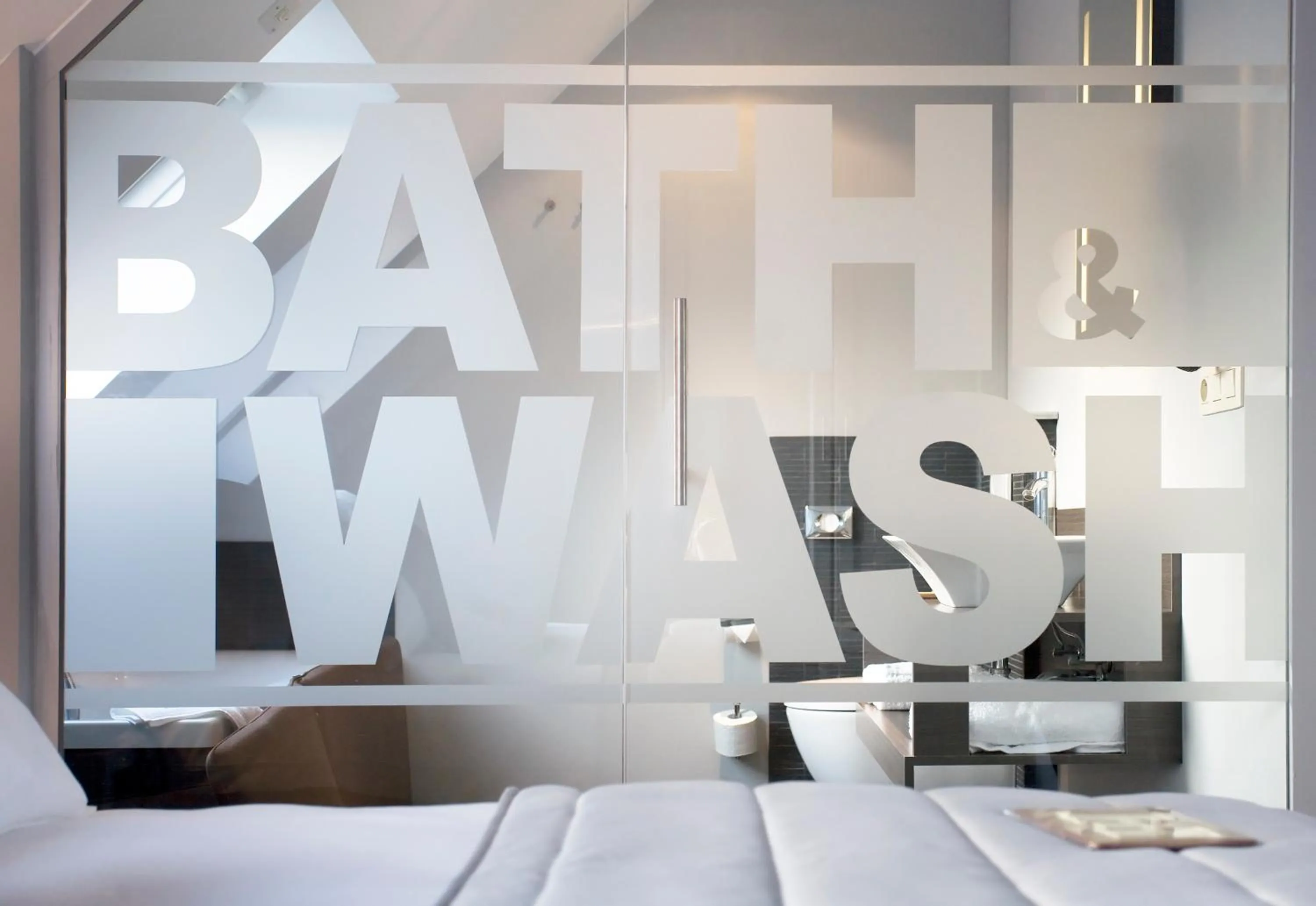 Bathroom, Bed in Tuinhotel