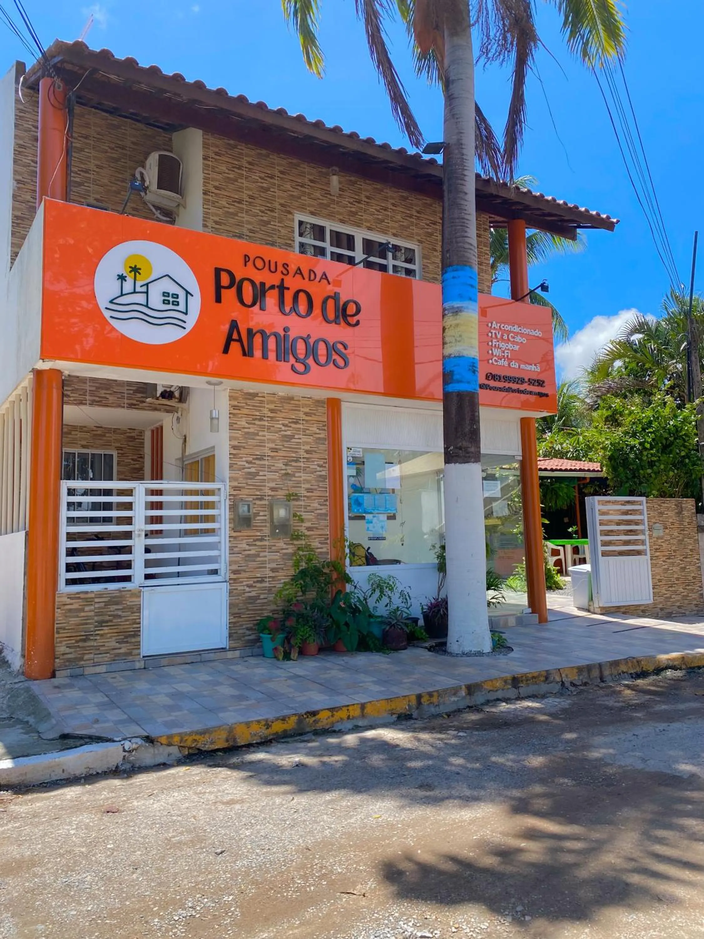 Facade/entrance in Ariel Justo Dos Reis Pereira