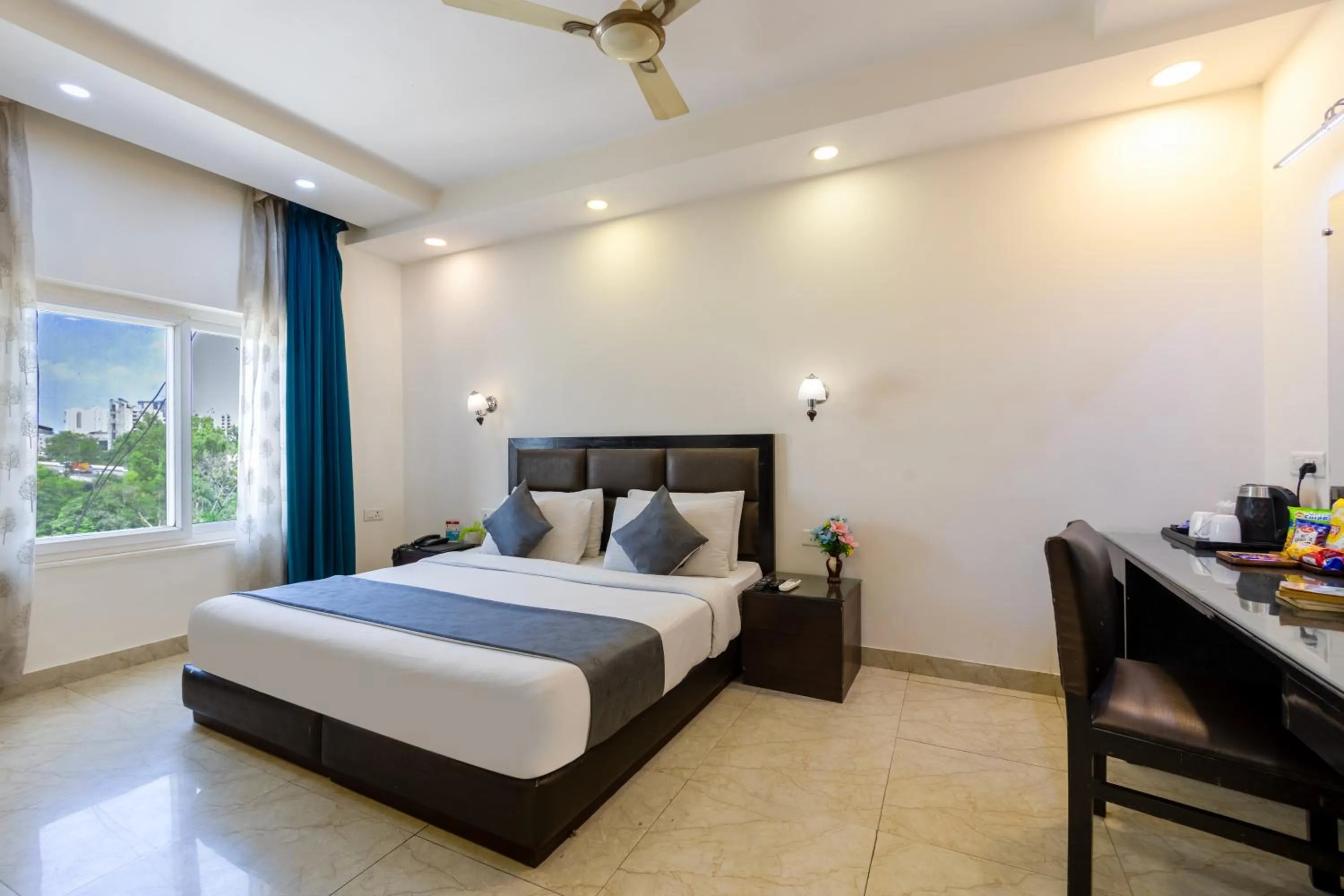 Bed in Hotel PK Residency Sector 18 Noida