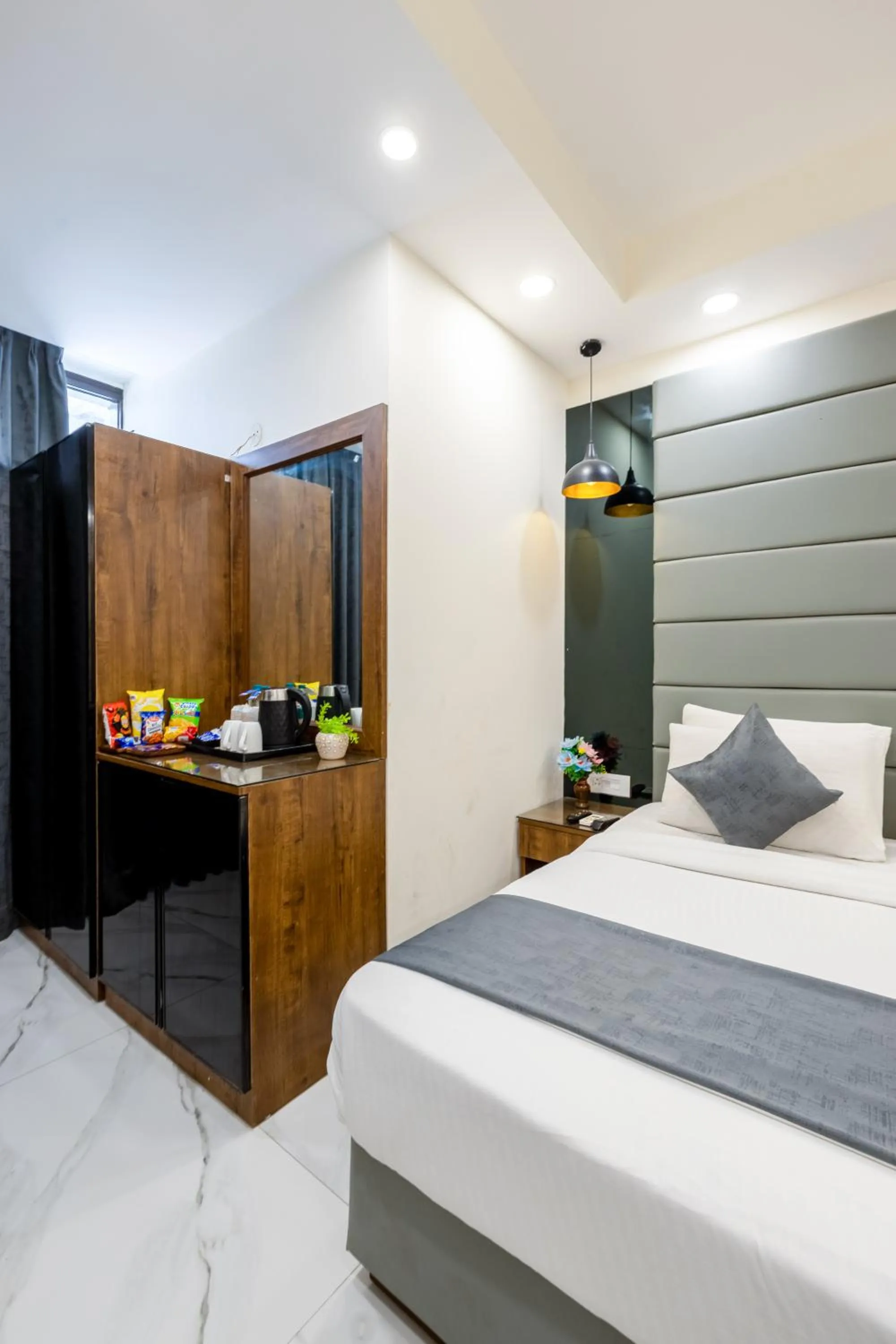 Bed in Hotel PK Residency Sector 18 Noida