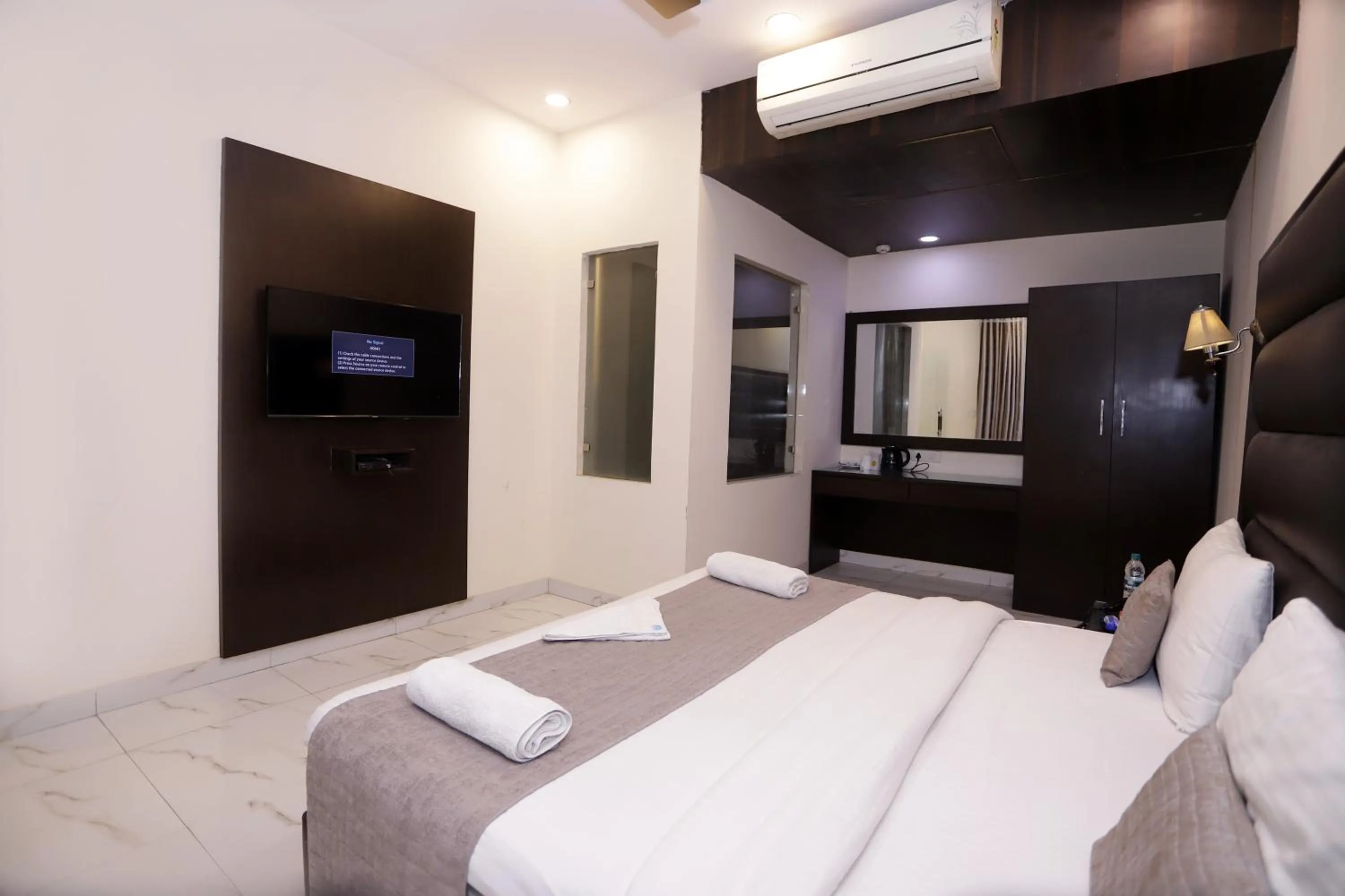 Bed in Hotel PK Residency Sector 18 Noida