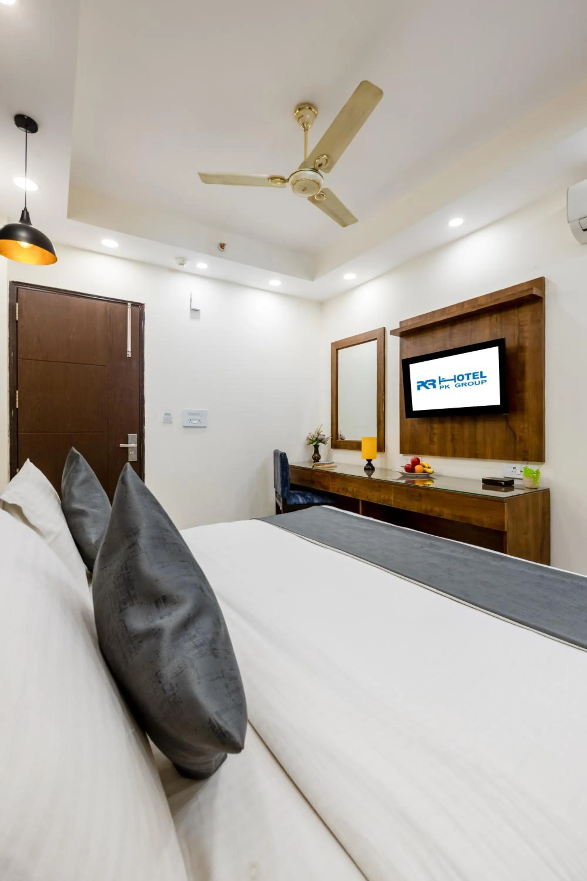 Bed in Hotel PK Residency Sector 18 Noida