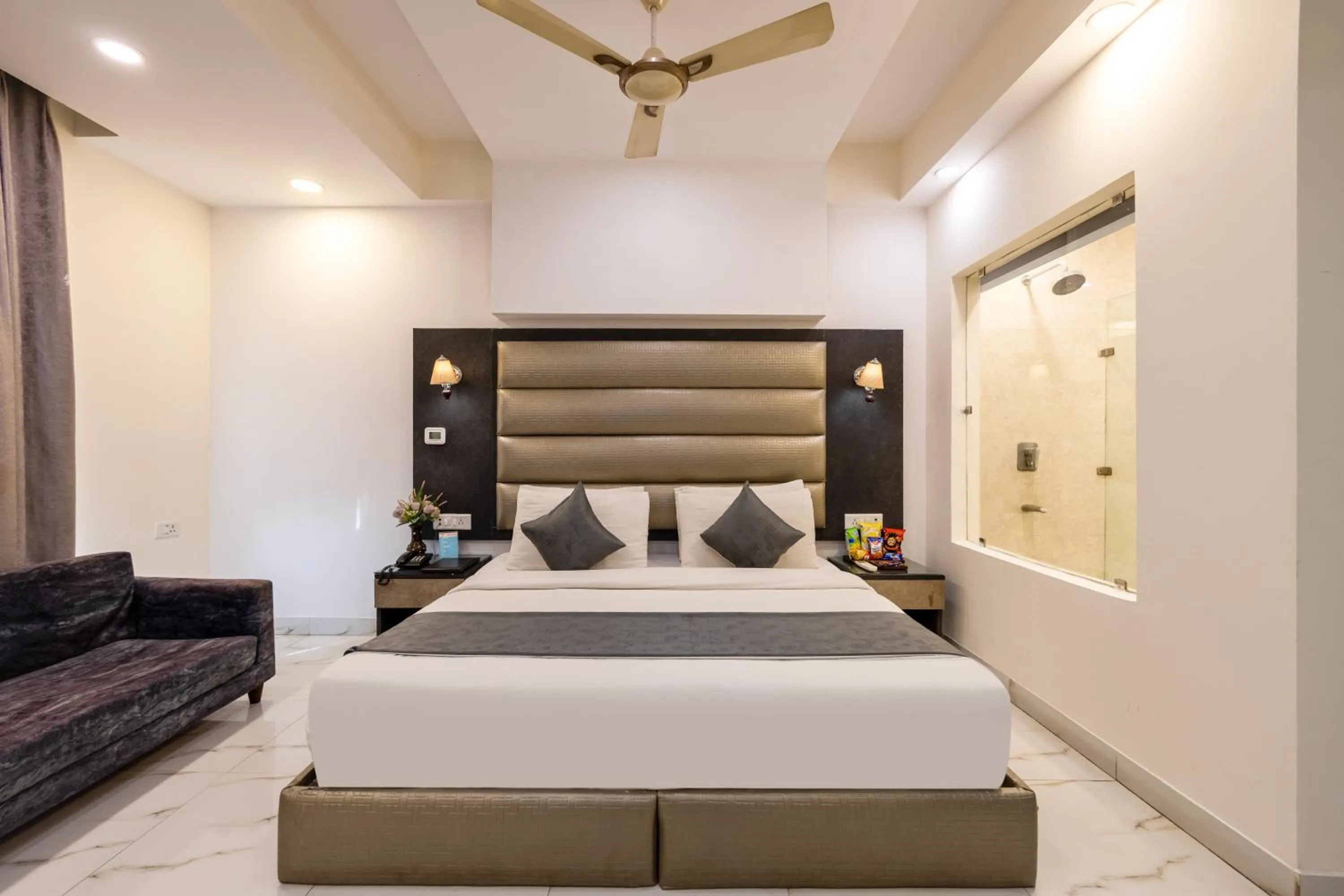 Bed in Hotel PK Residency Sector 18 Noida