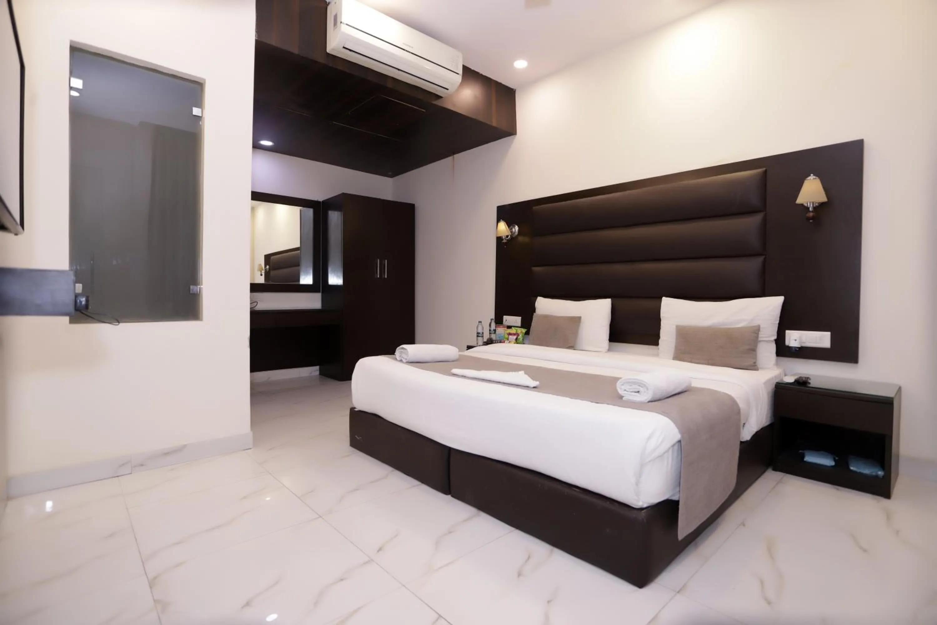 Bed in Hotel PK Residency Sector 18 Noida