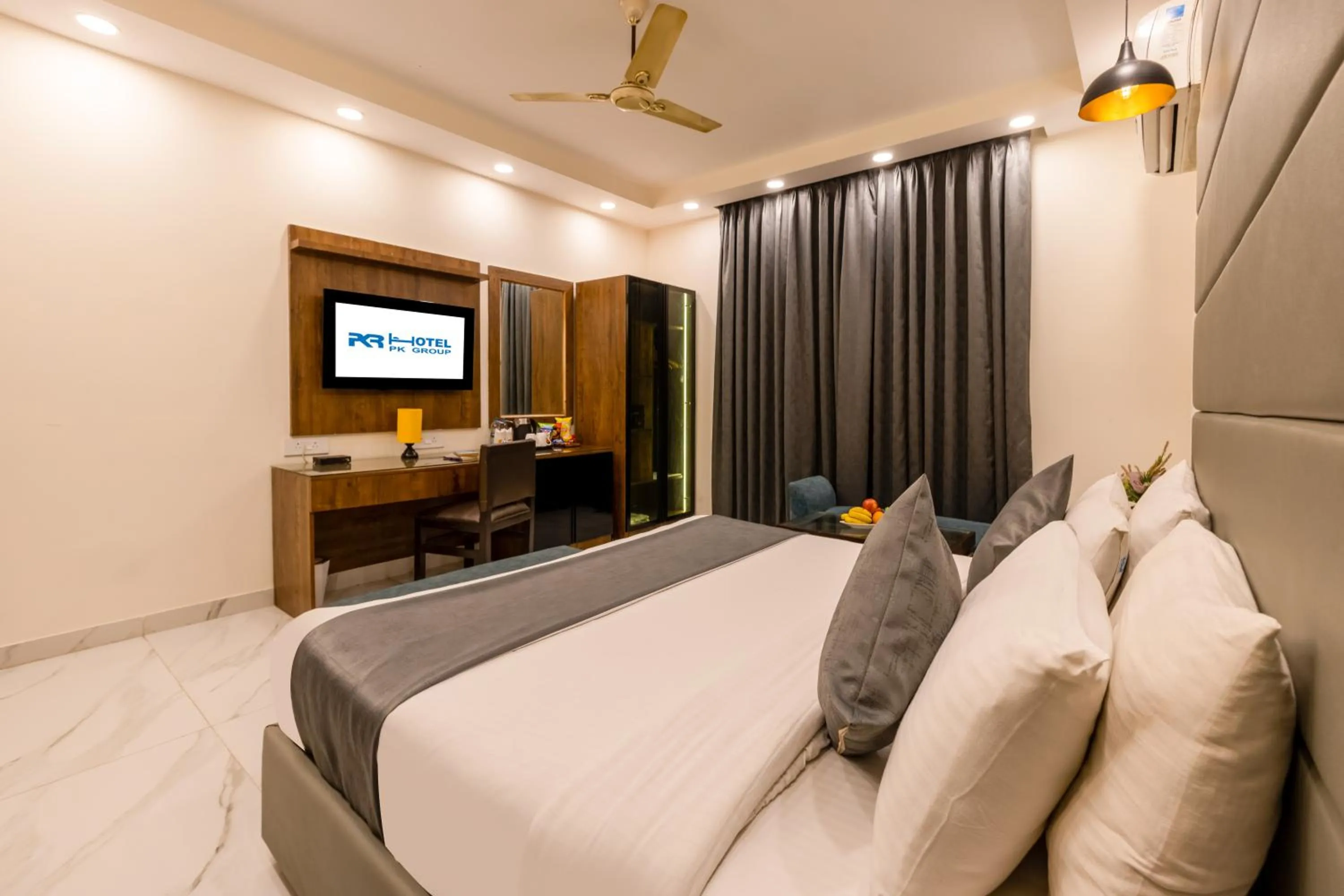Bed in Hotel PK Residency Sector 18 Noida