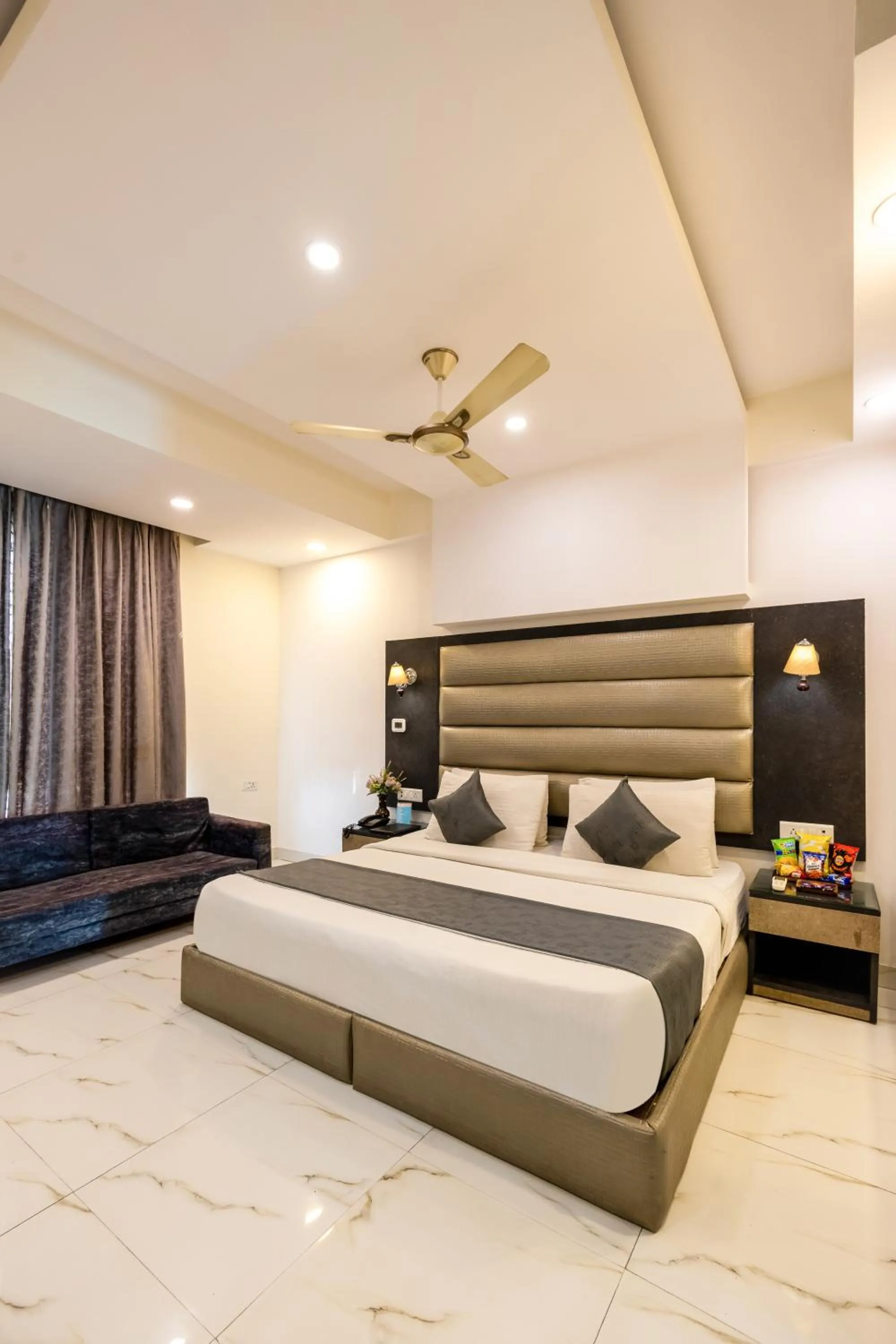 Bed in Hotel PK Residency Sector 18 Noida