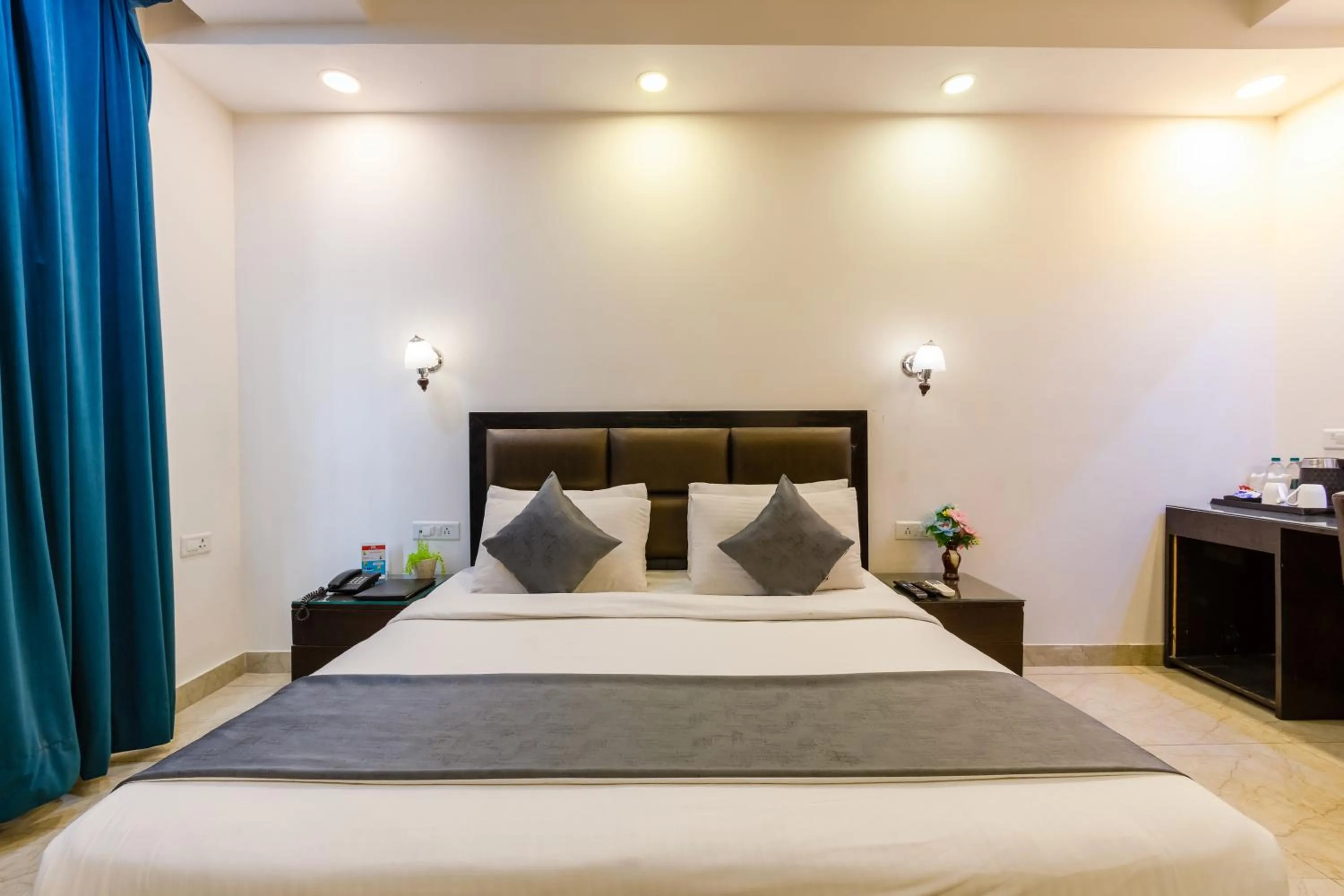 Bed in Hotel PK Residency Sector 18 Noida