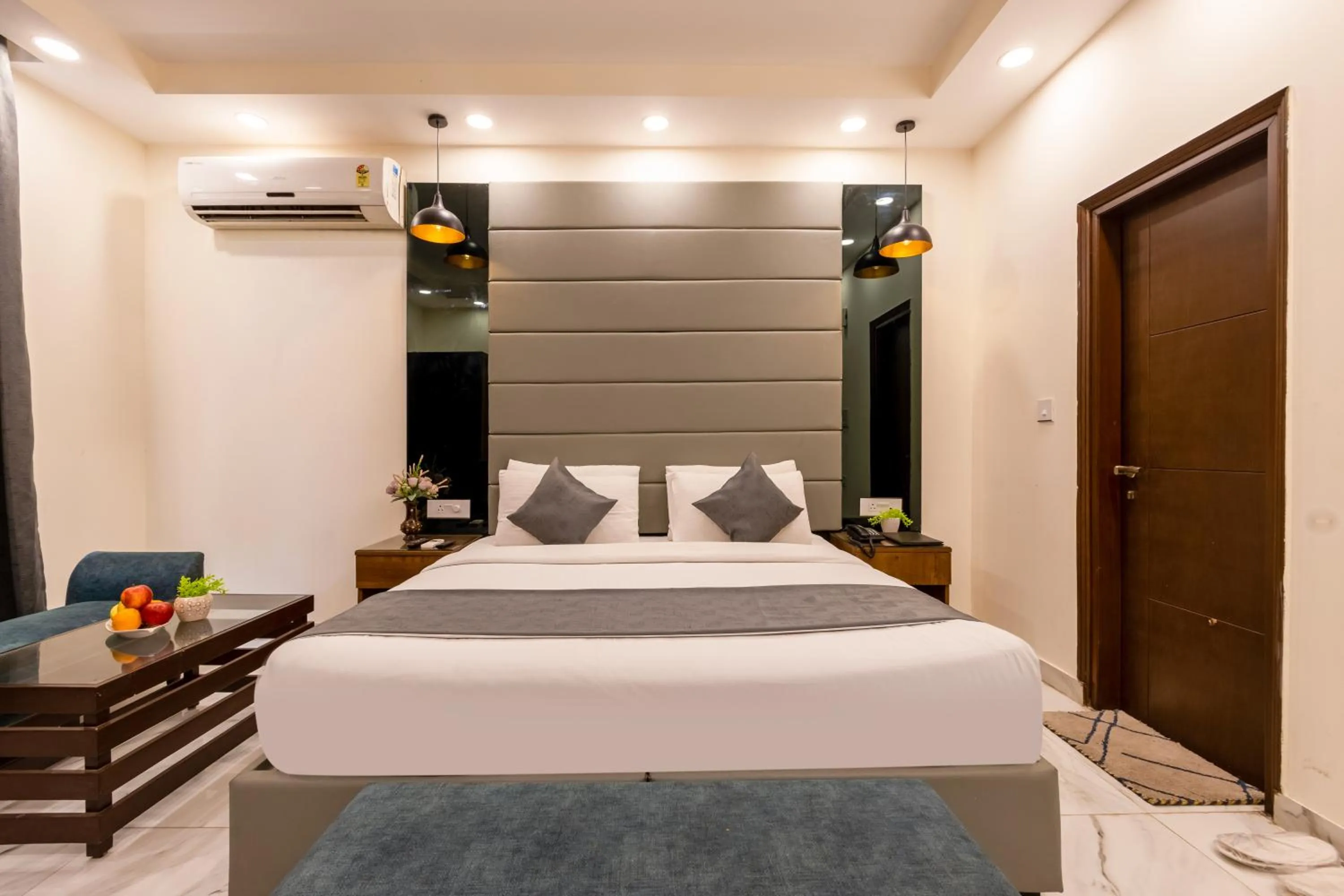 Bed in Hotel PK Residency Sector 18 Noida