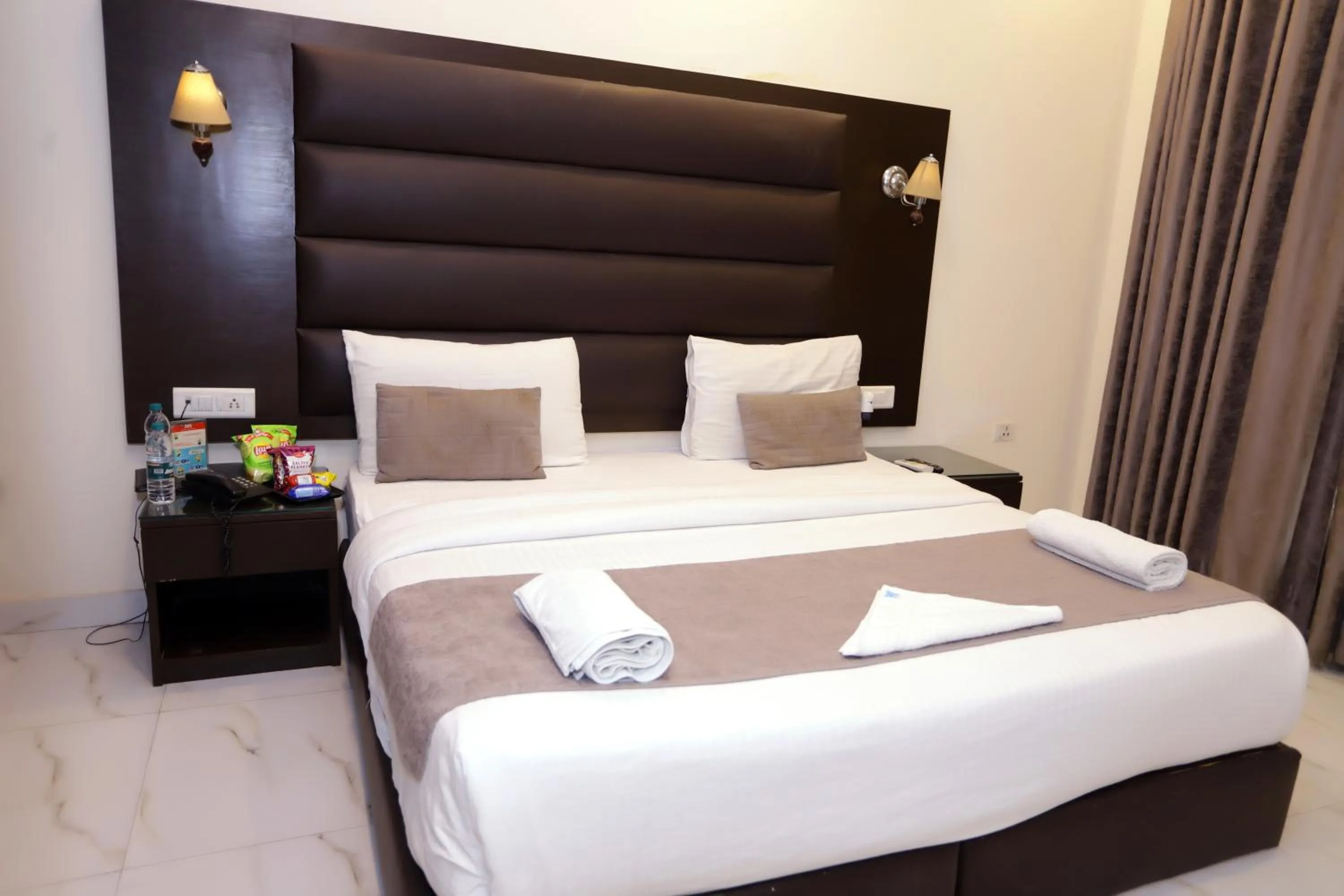 Bed in Hotel PK Residency Sector 18 Noida