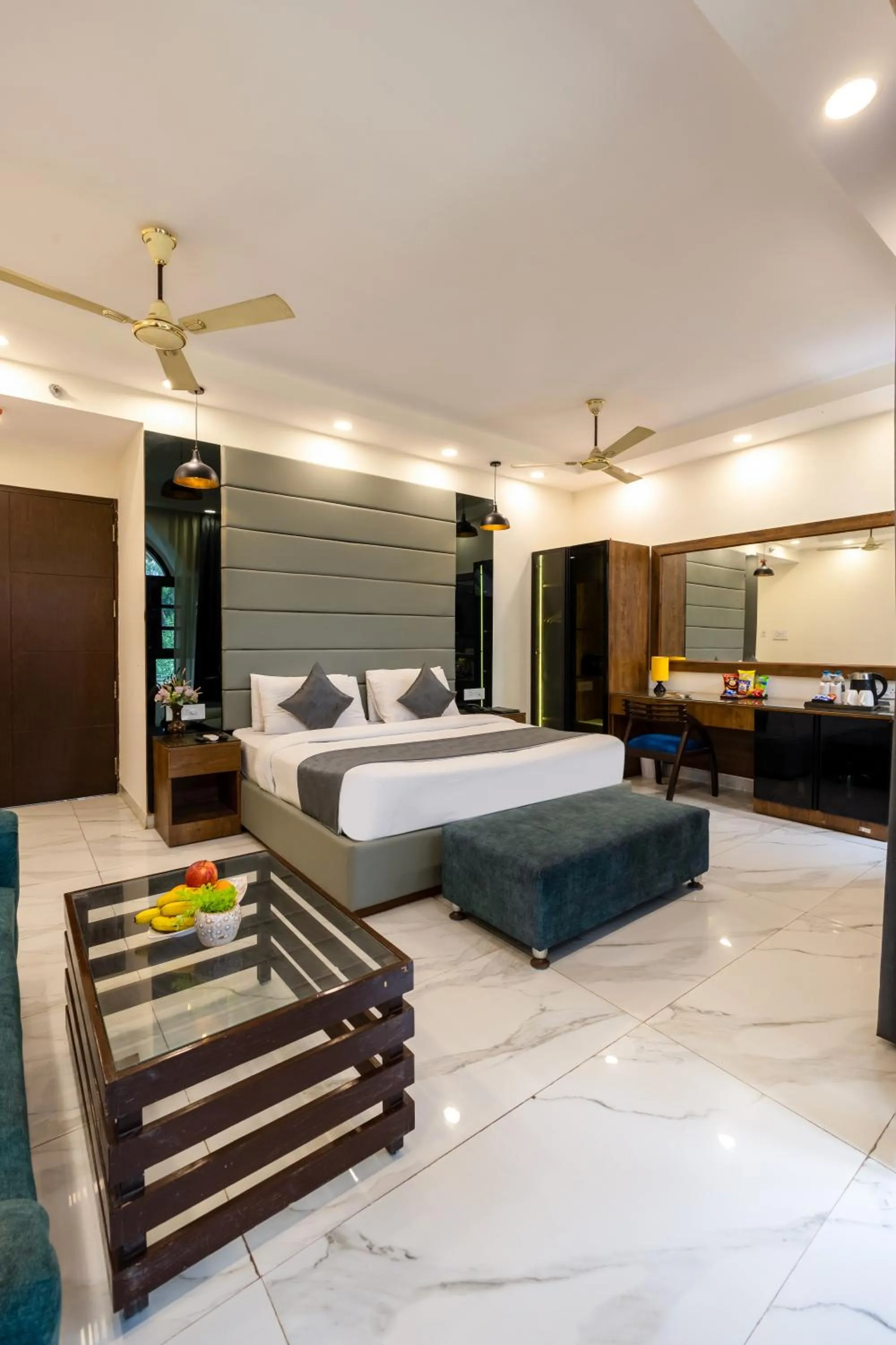 Bed in Hotel PK Residency Sector 18 Noida