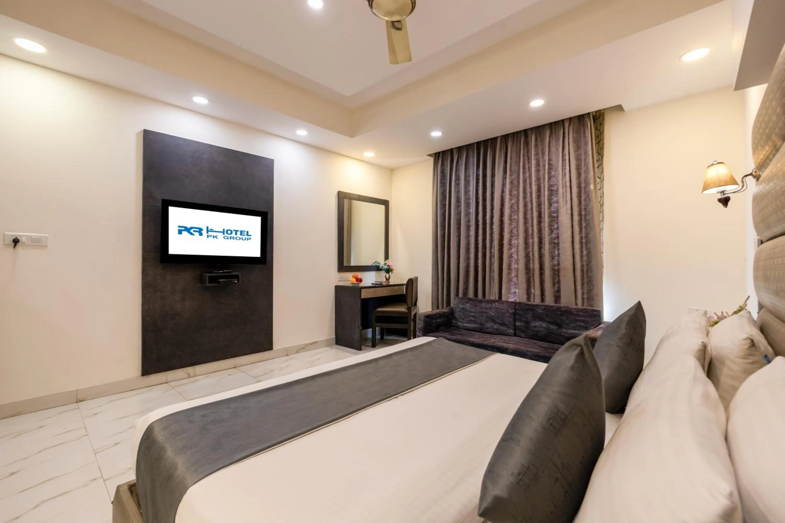 Bed in Hotel PK Residency Sector 18 Noida