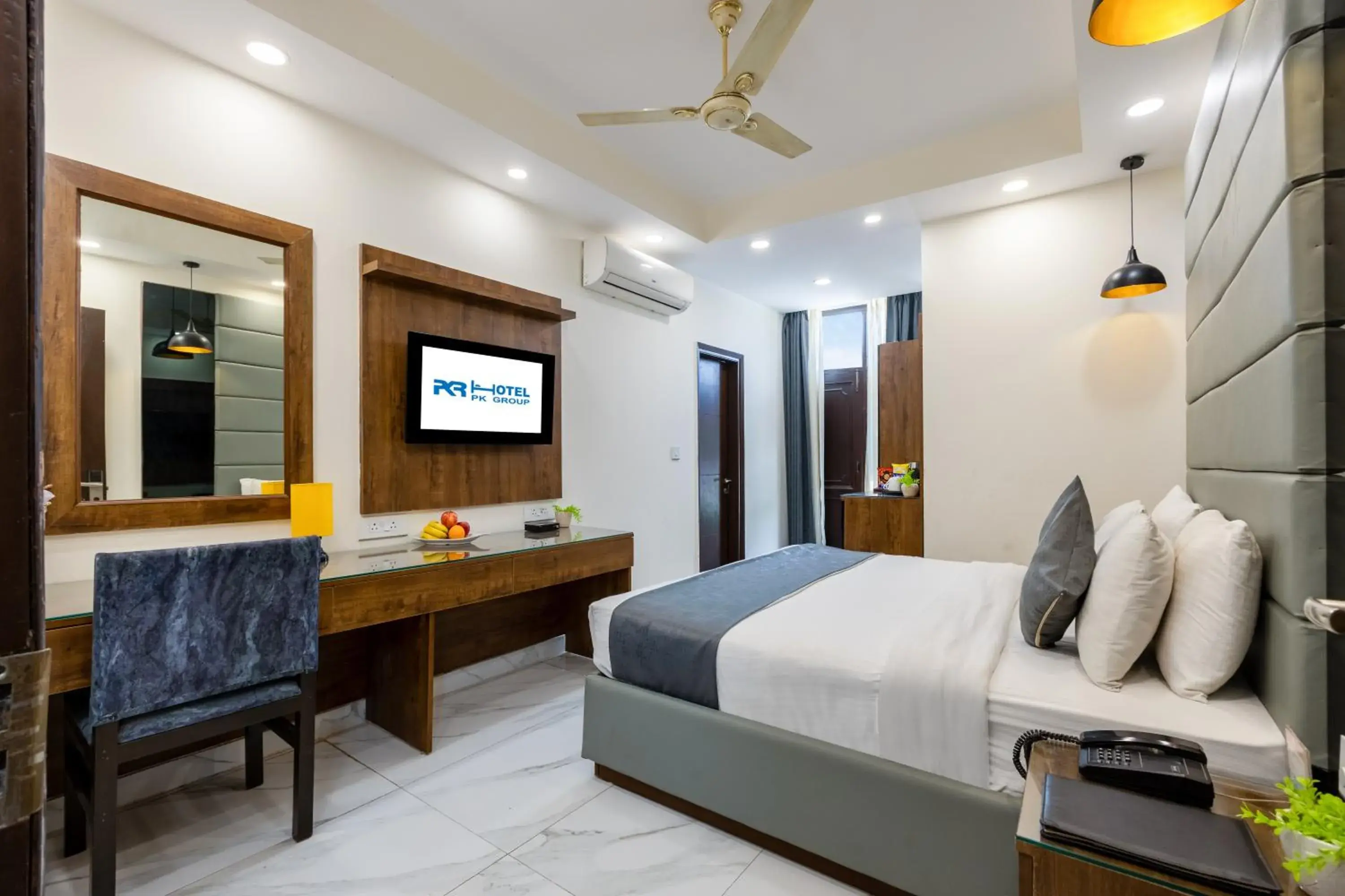 Property building, Bed in Hotel PK Residency Sector 18 Noida Property building, Bed in Hotel PK Residency Sector 18 Noida