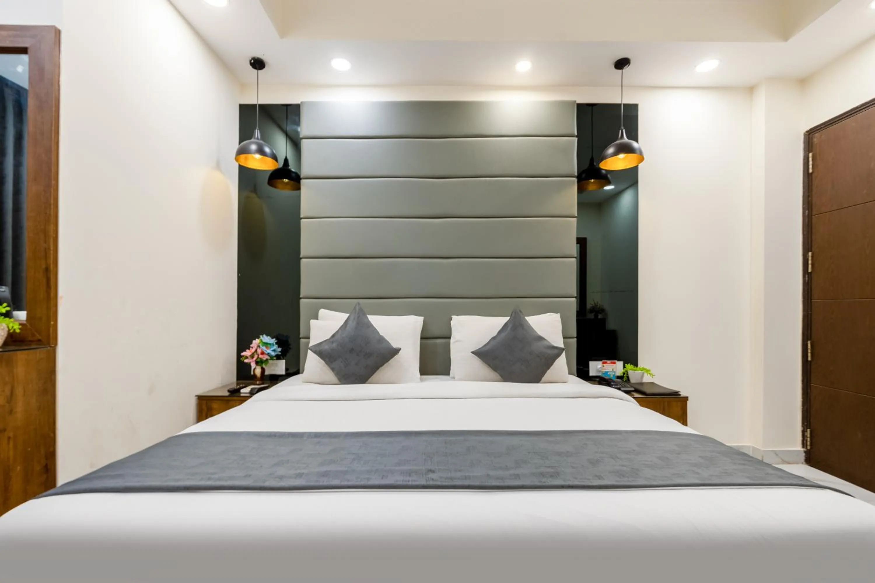 Bed in Hotel PK Residency Sector 18 Noida