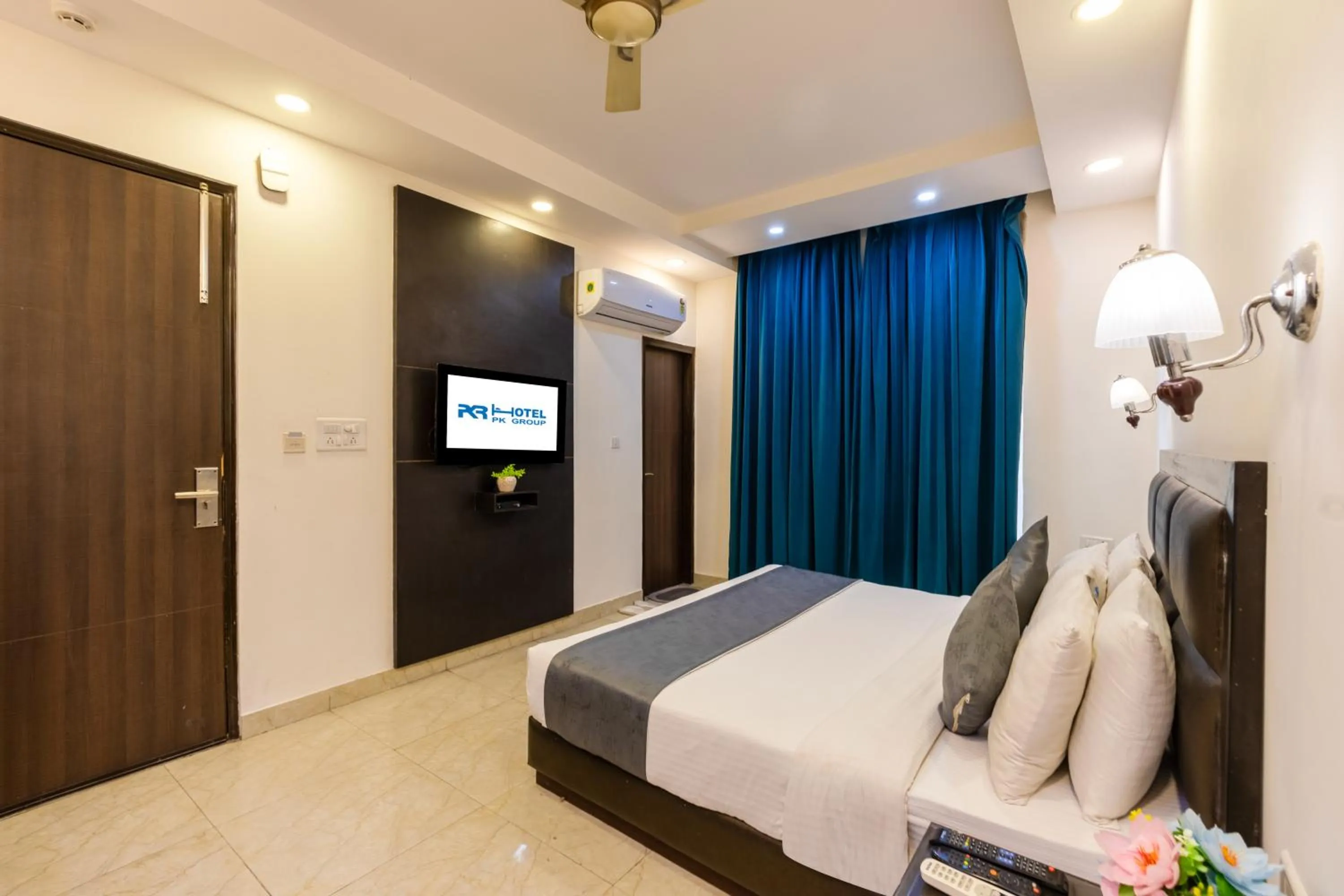 Bed in Hotel PK Residency Sector 18 Noida