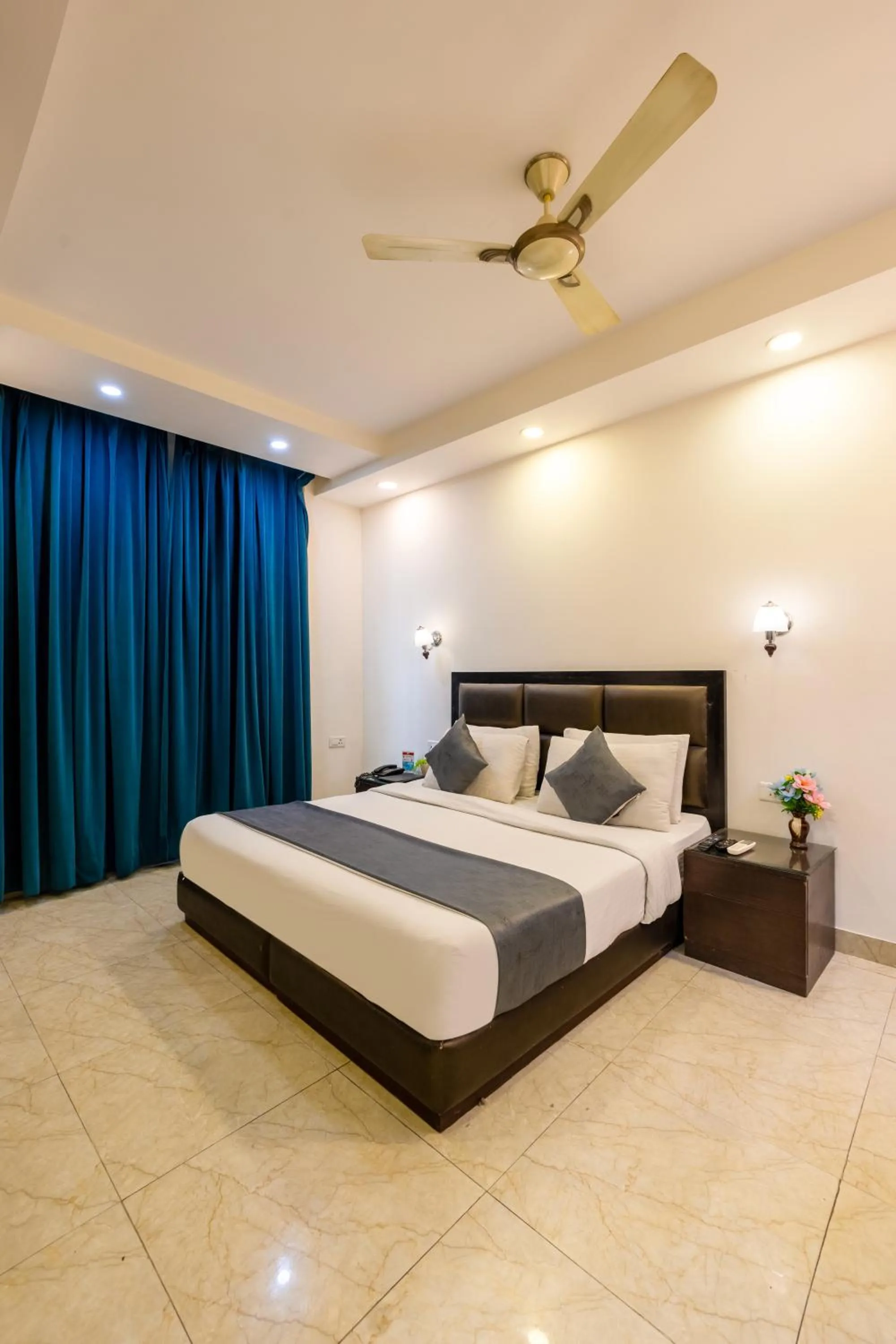 Bed in Hotel PK Residency Sector 18 Noida