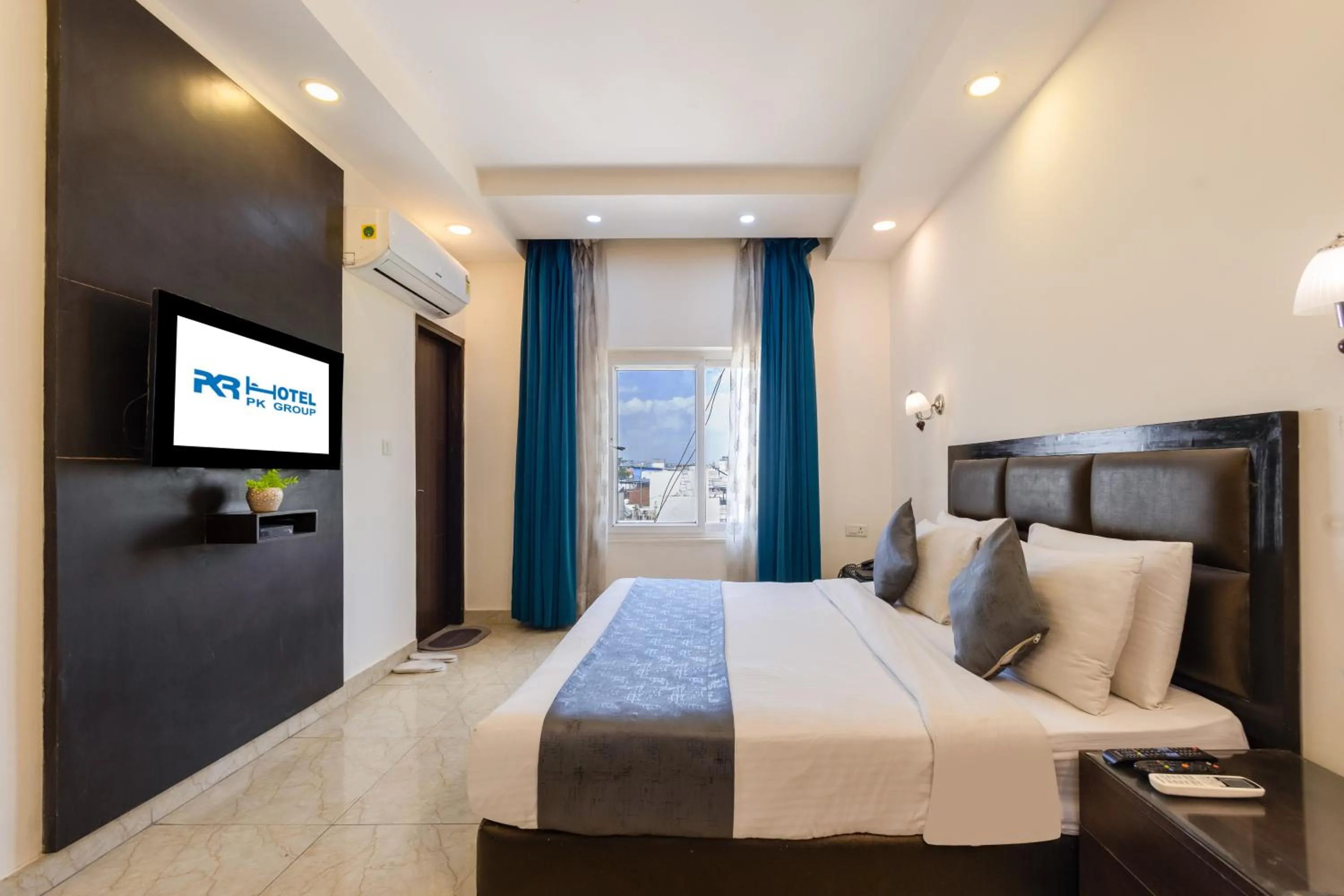 Bed in Hotel PK Residency Sector 18 Noida