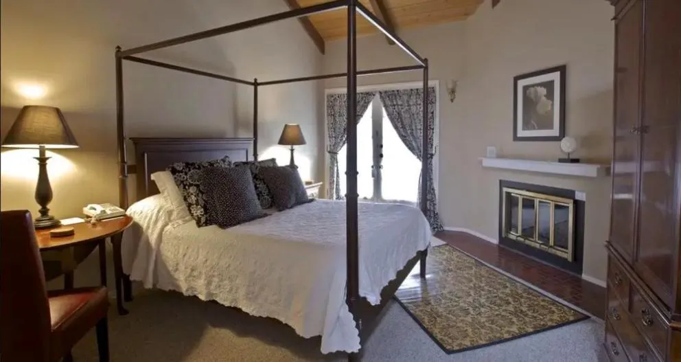 Bed in Merritt House Hotel