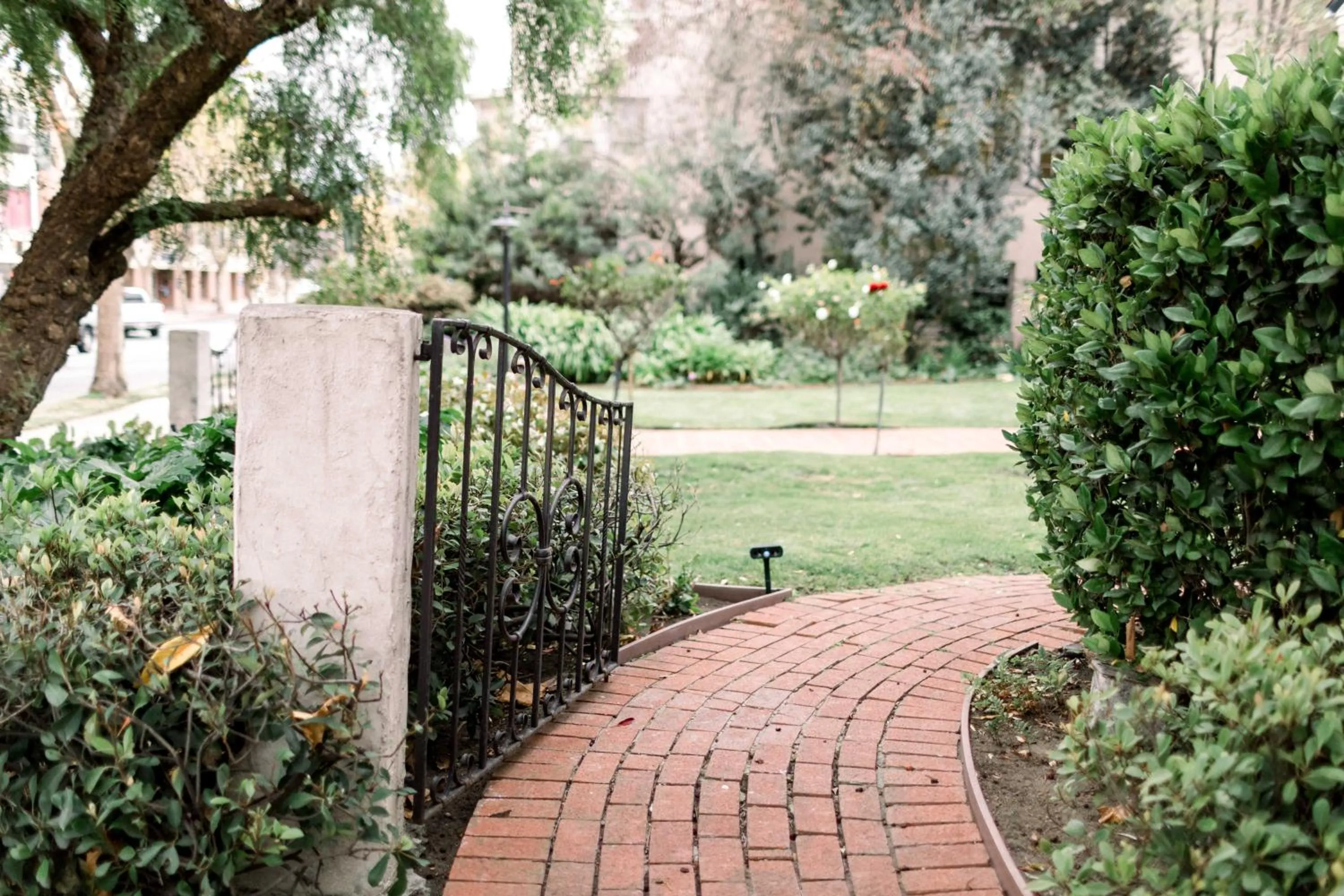 Inner courtyard view in Merritt House Hotel