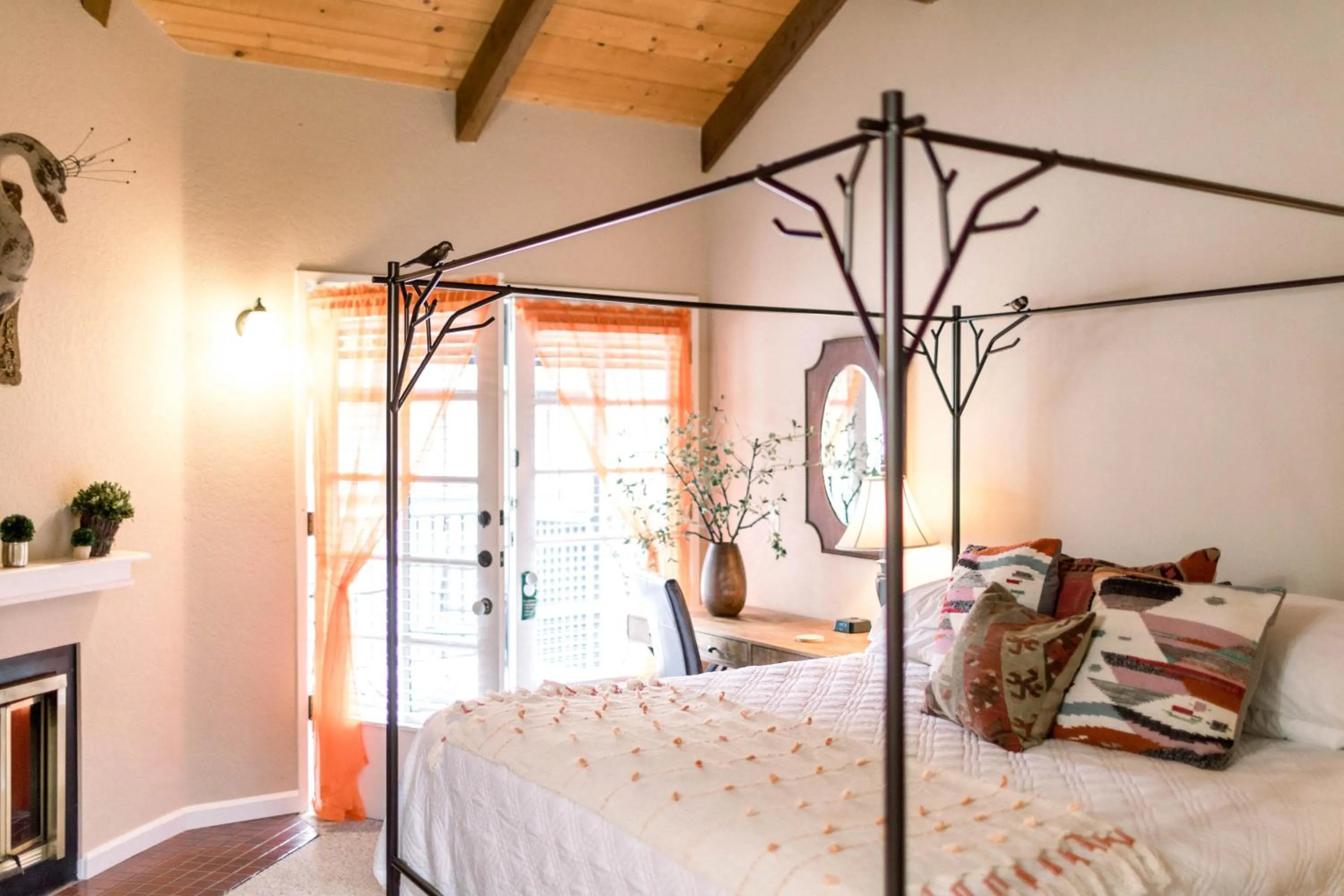 Bedroom, Bed in Merritt House Hotel