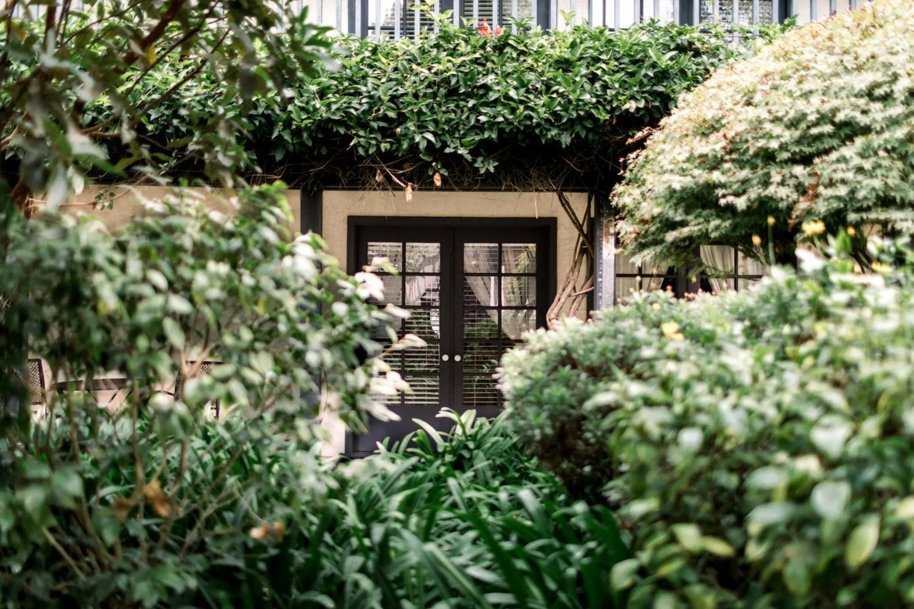 Inner courtyard view in Merritt House Hotel