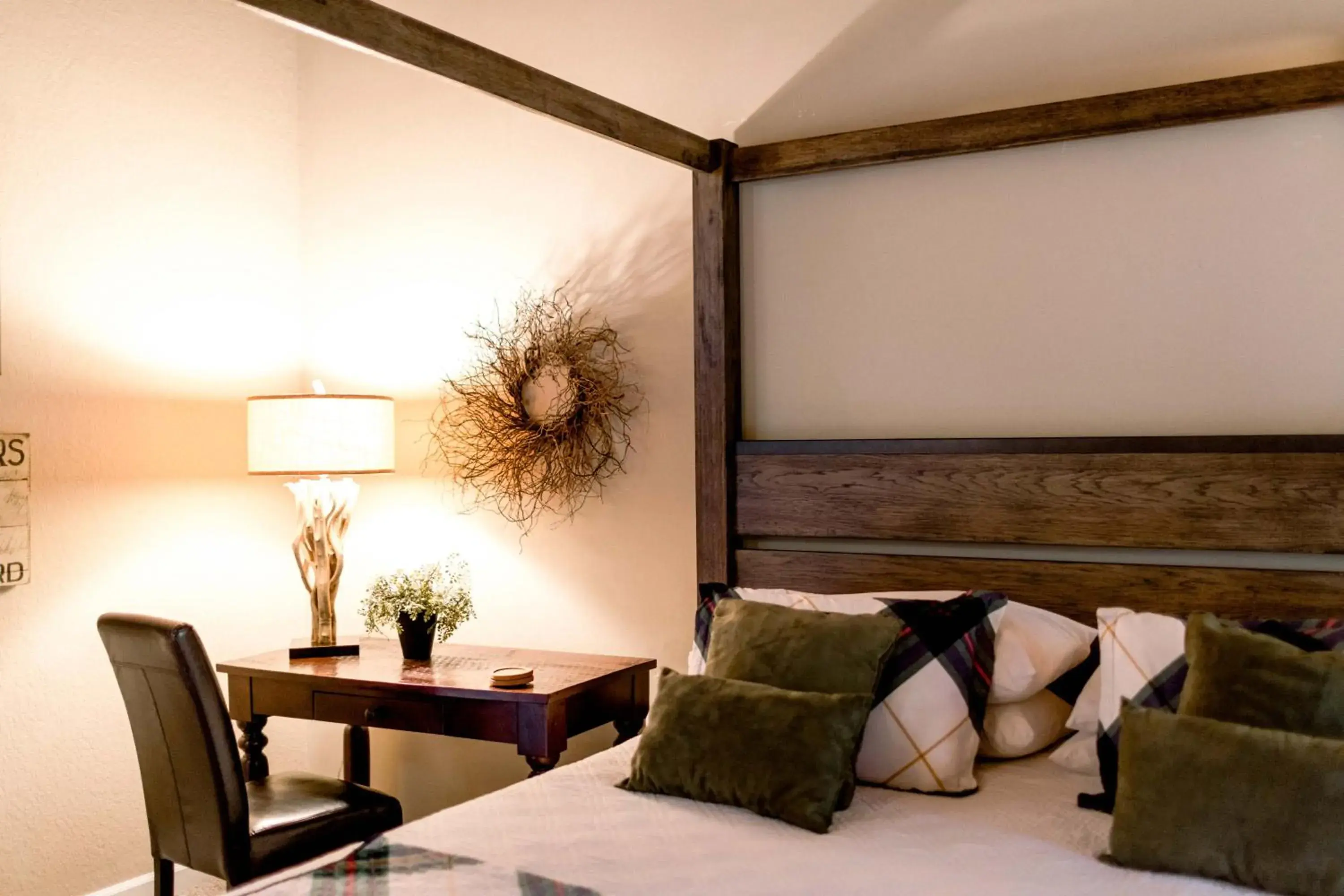 Bedroom, Bed in Merritt House Hotel Bedroom, Bed in Merritt House Hotel