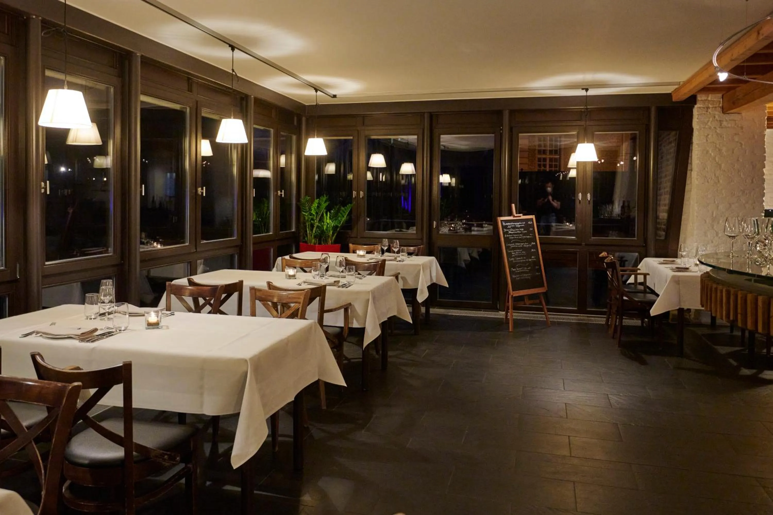 Restaurant/places to eat in Schloss Wissen