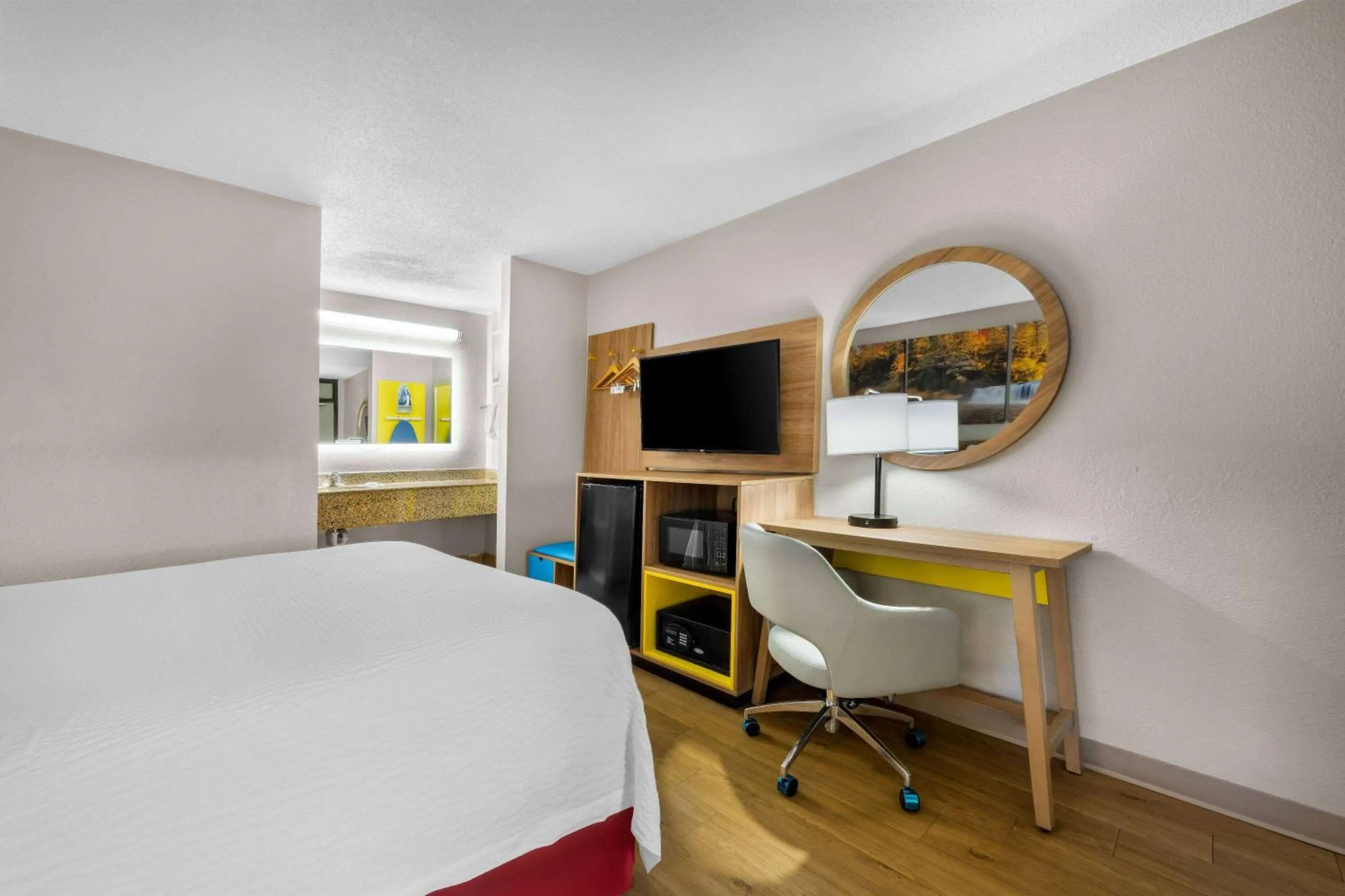 Bed in Days Inn by Wyndham Raleigh Midtown