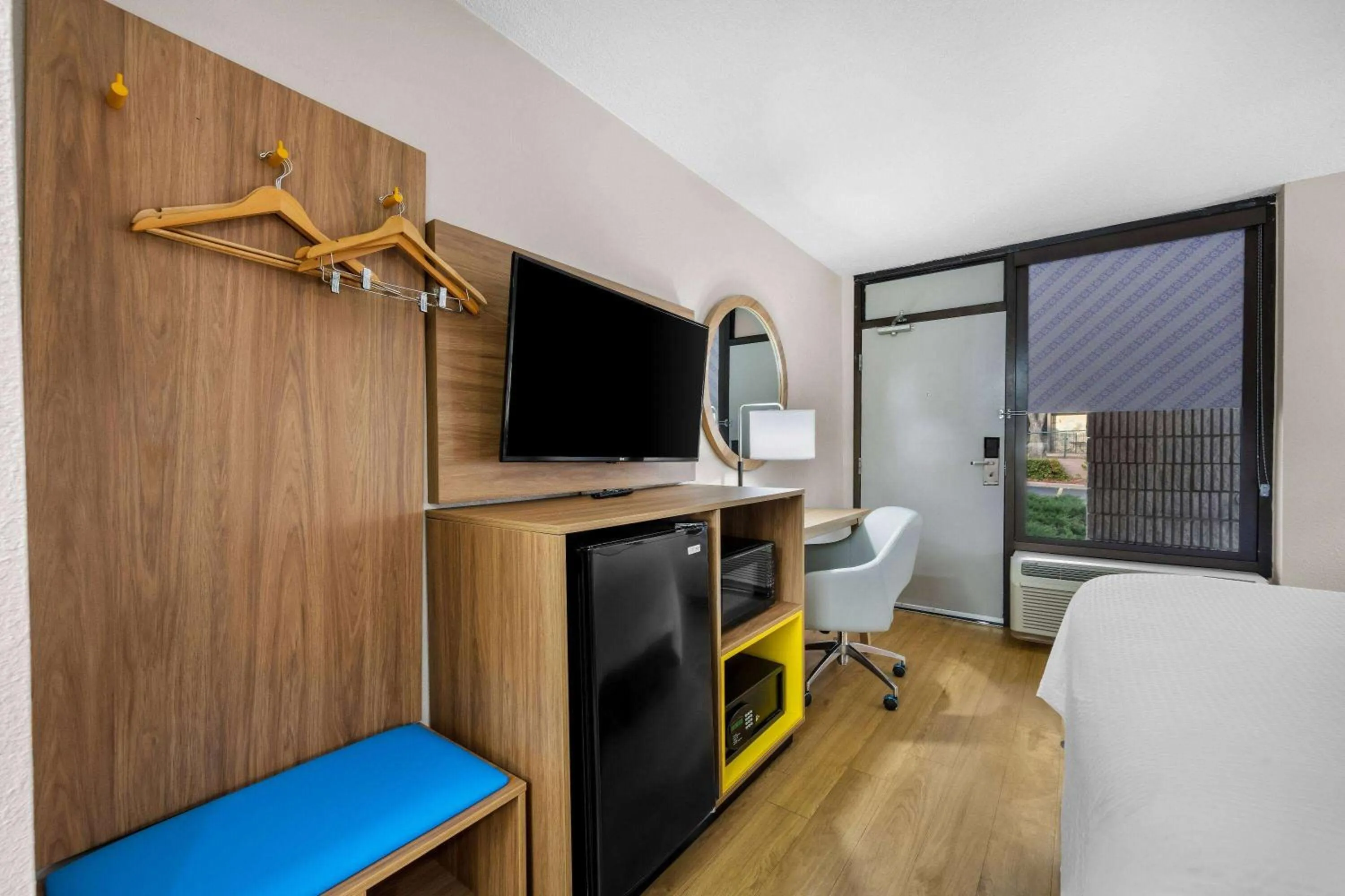 Bed in Days Inn by Wyndham Raleigh Midtown