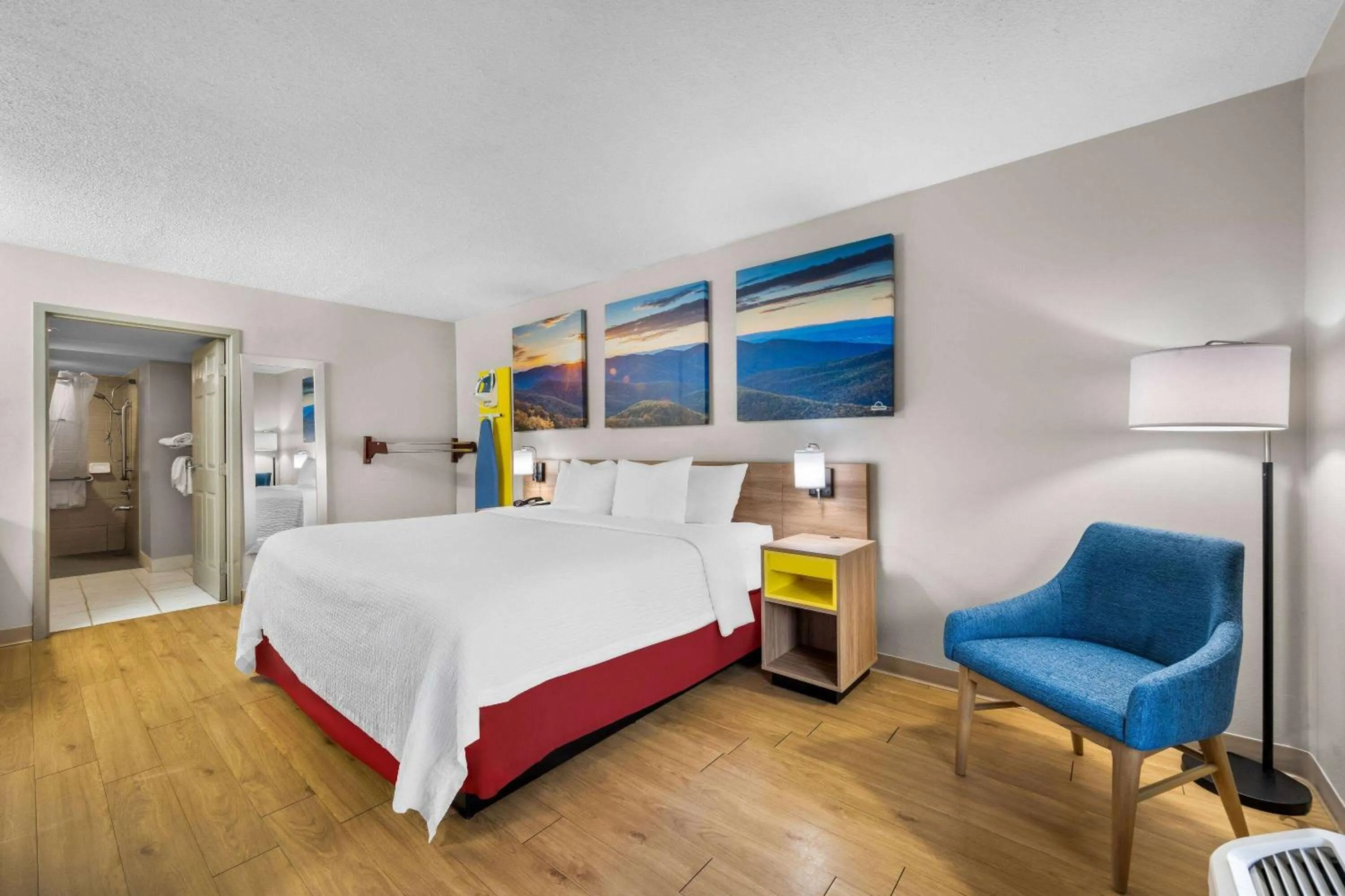 Bed in Days Inn by Wyndham Raleigh Midtown