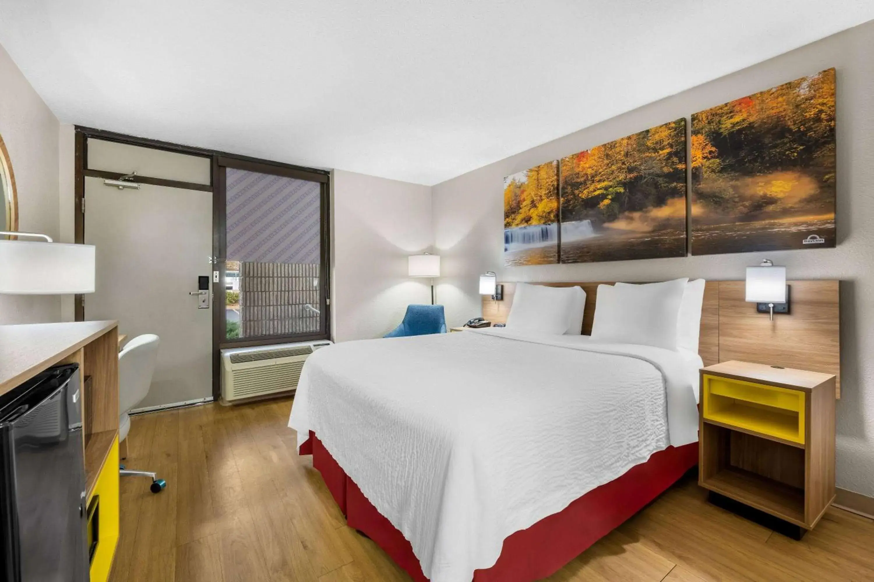 Bed in Days Inn by Wyndham Raleigh Midtown Bed in Days Inn by Wyndham Raleigh Midtown