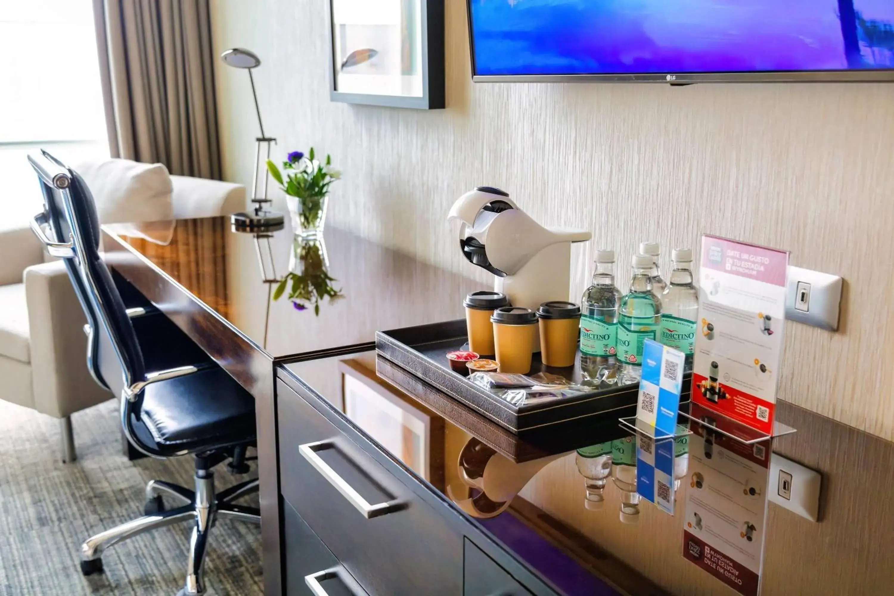 Photo of the whole room in Wyndham Santiago Aeropuerto Photo of the whole room in Wyndham Santiago Aeropuerto