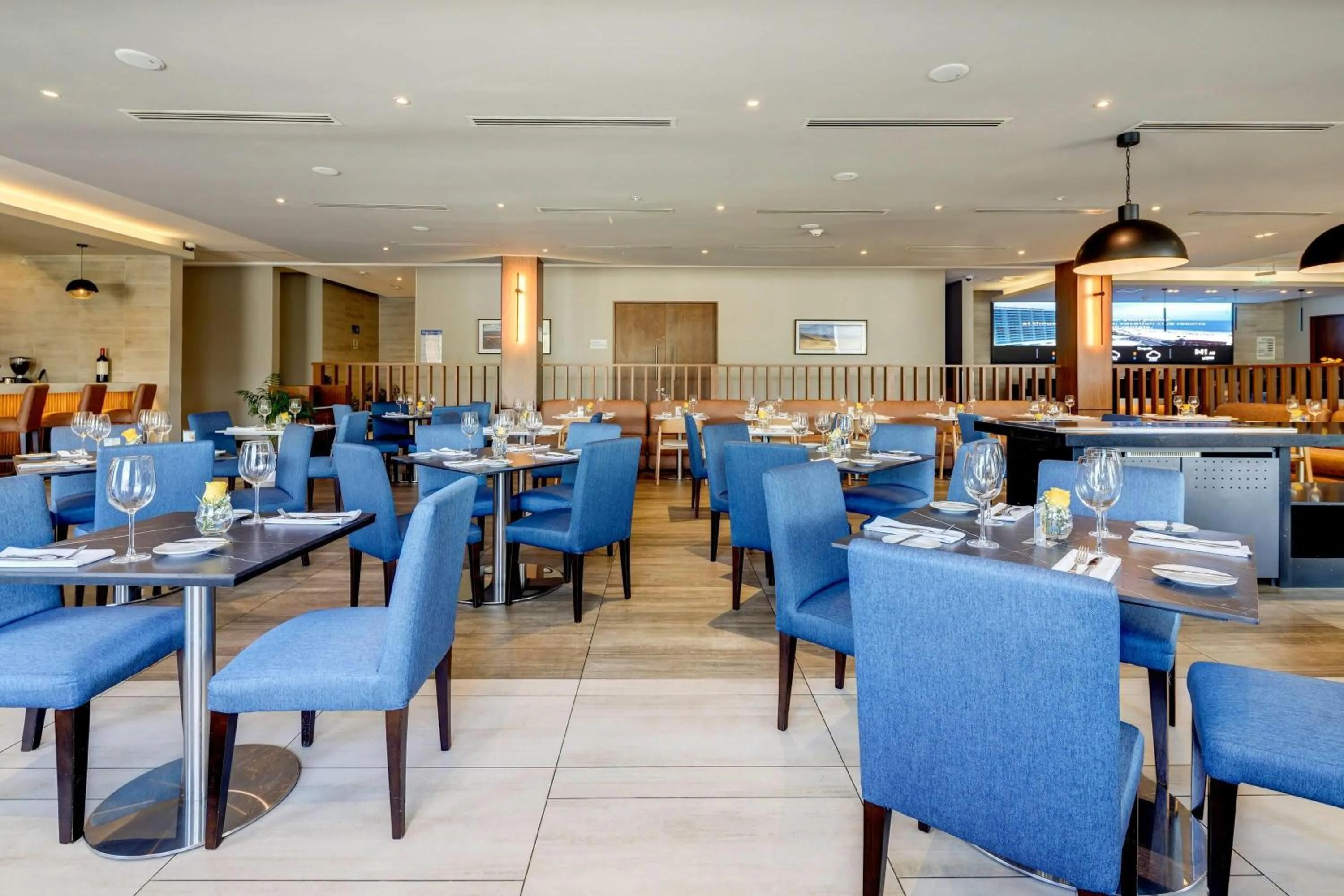 Restaurant/places to eat in Wyndham Santiago Aeropuerto