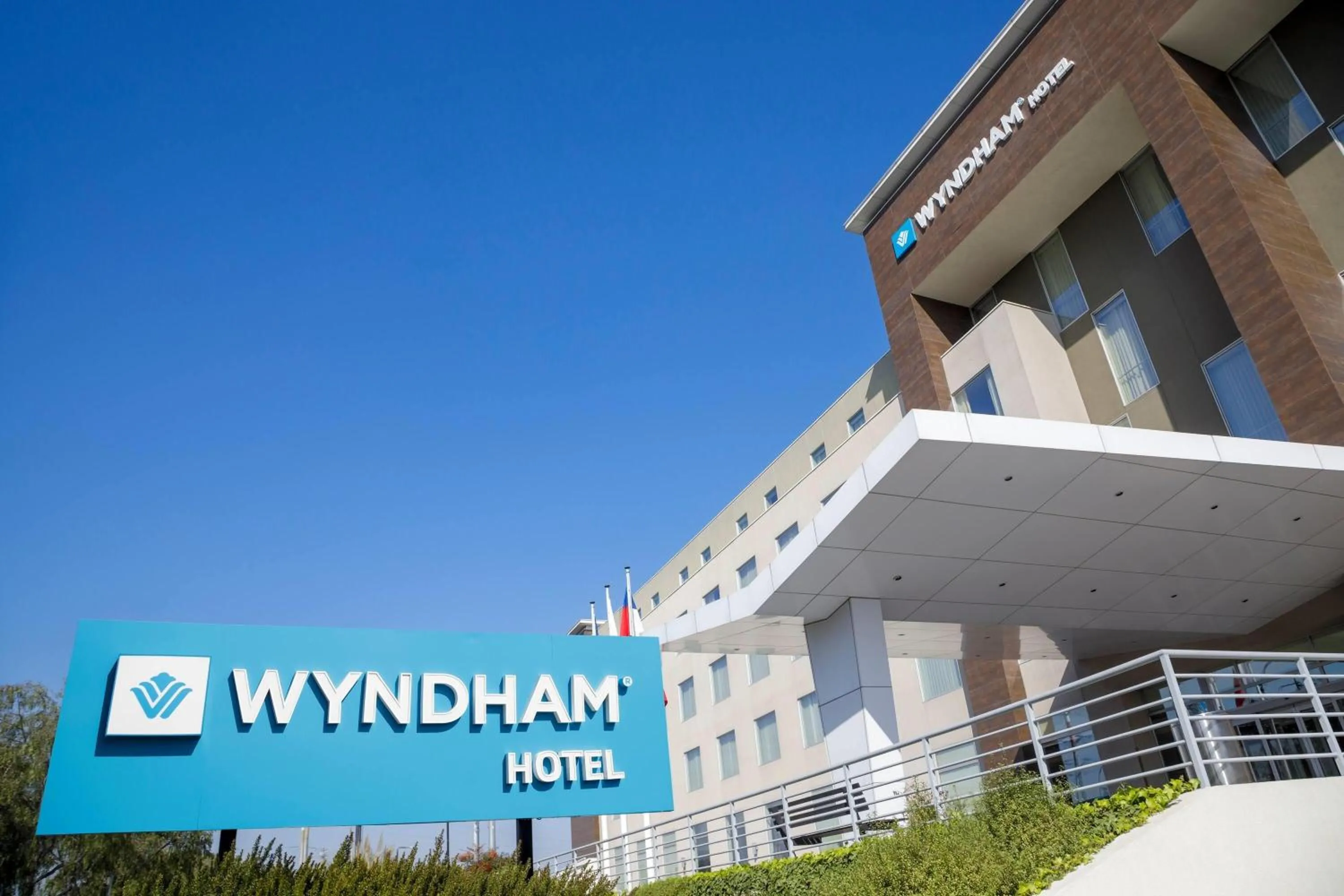 Property building in Wyndham Santiago Aeropuerto