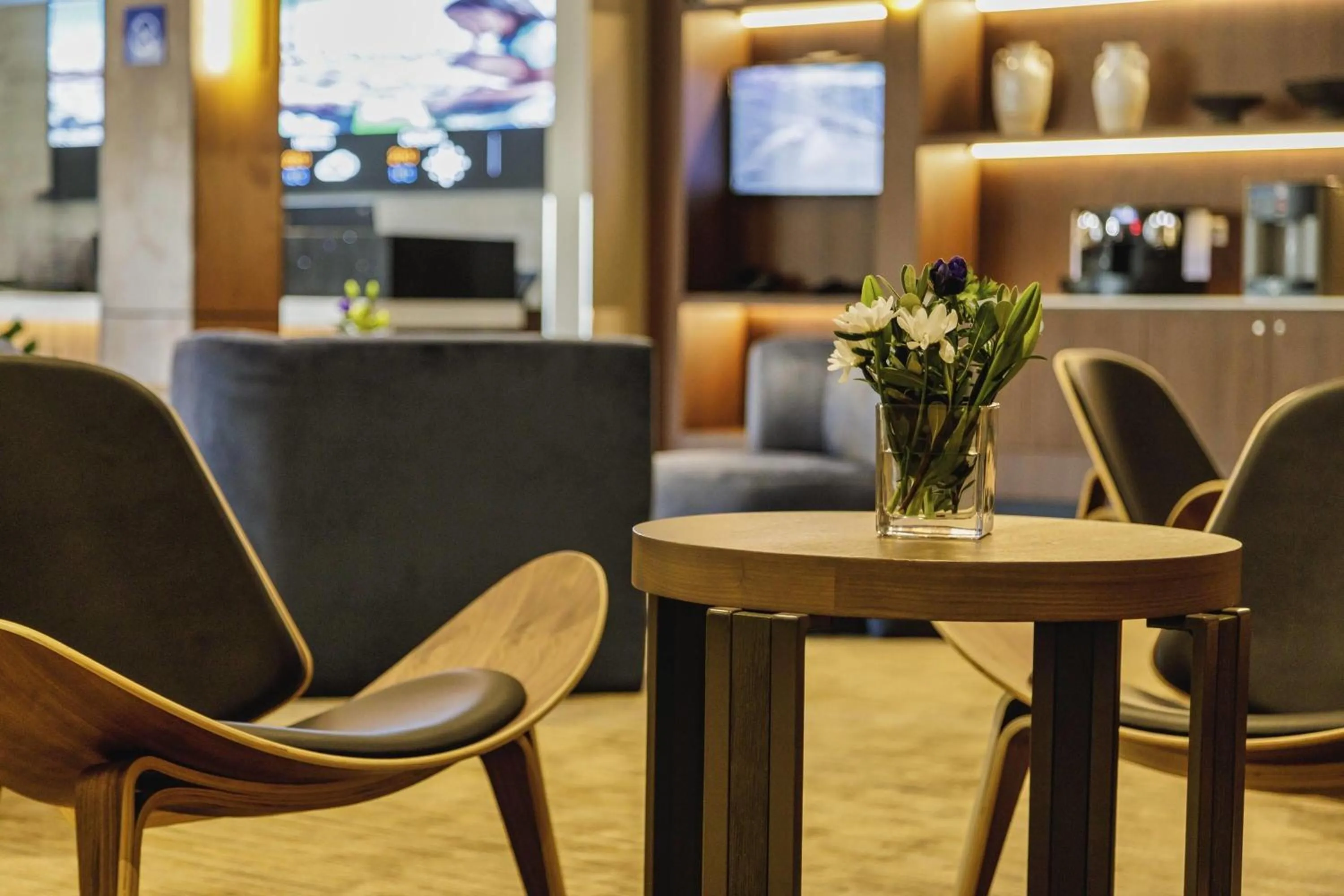 Lobby or reception in Wyndham Santiago Aeropuerto