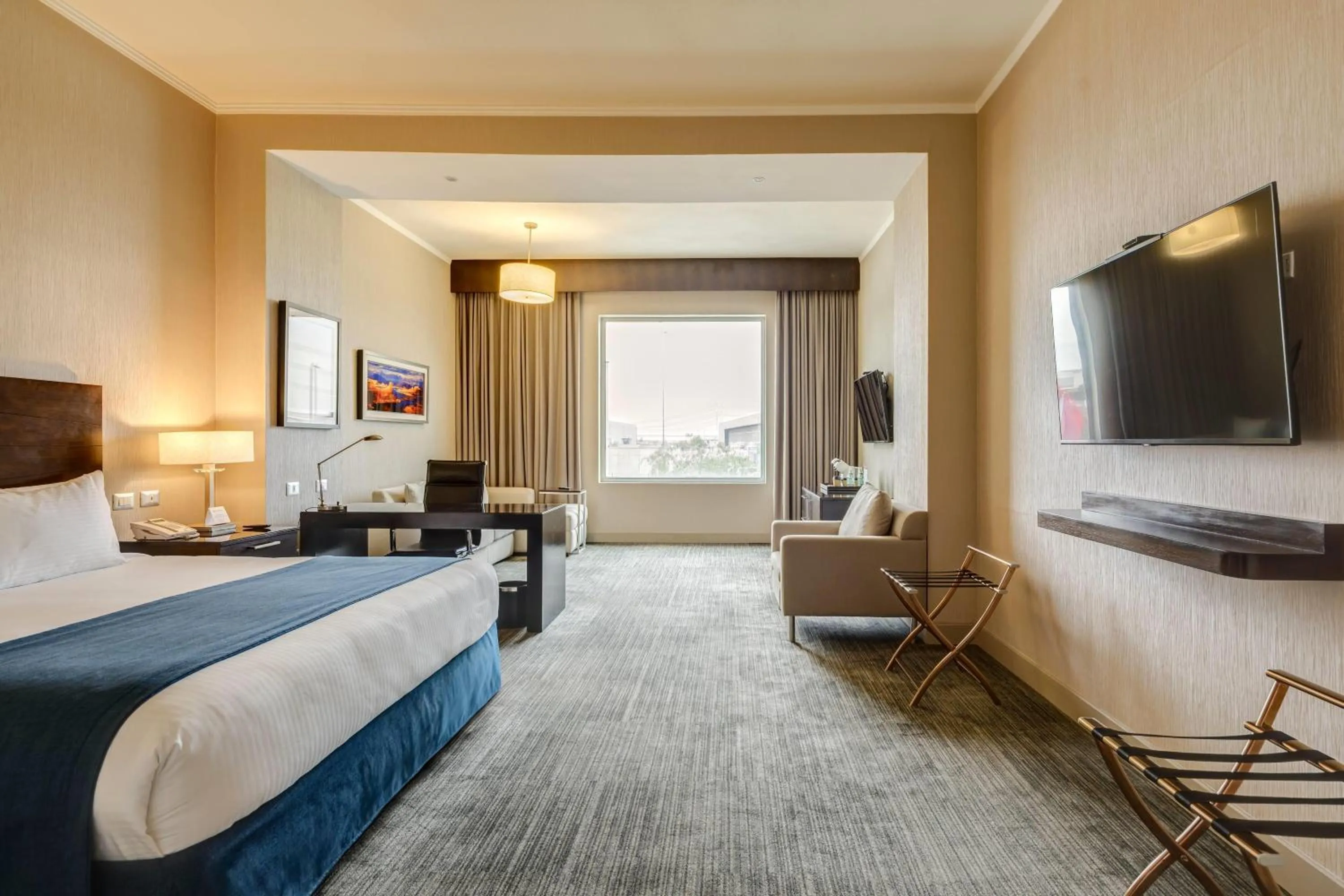 Photo of the whole room, Bed in Wyndham Santiago Aeropuerto