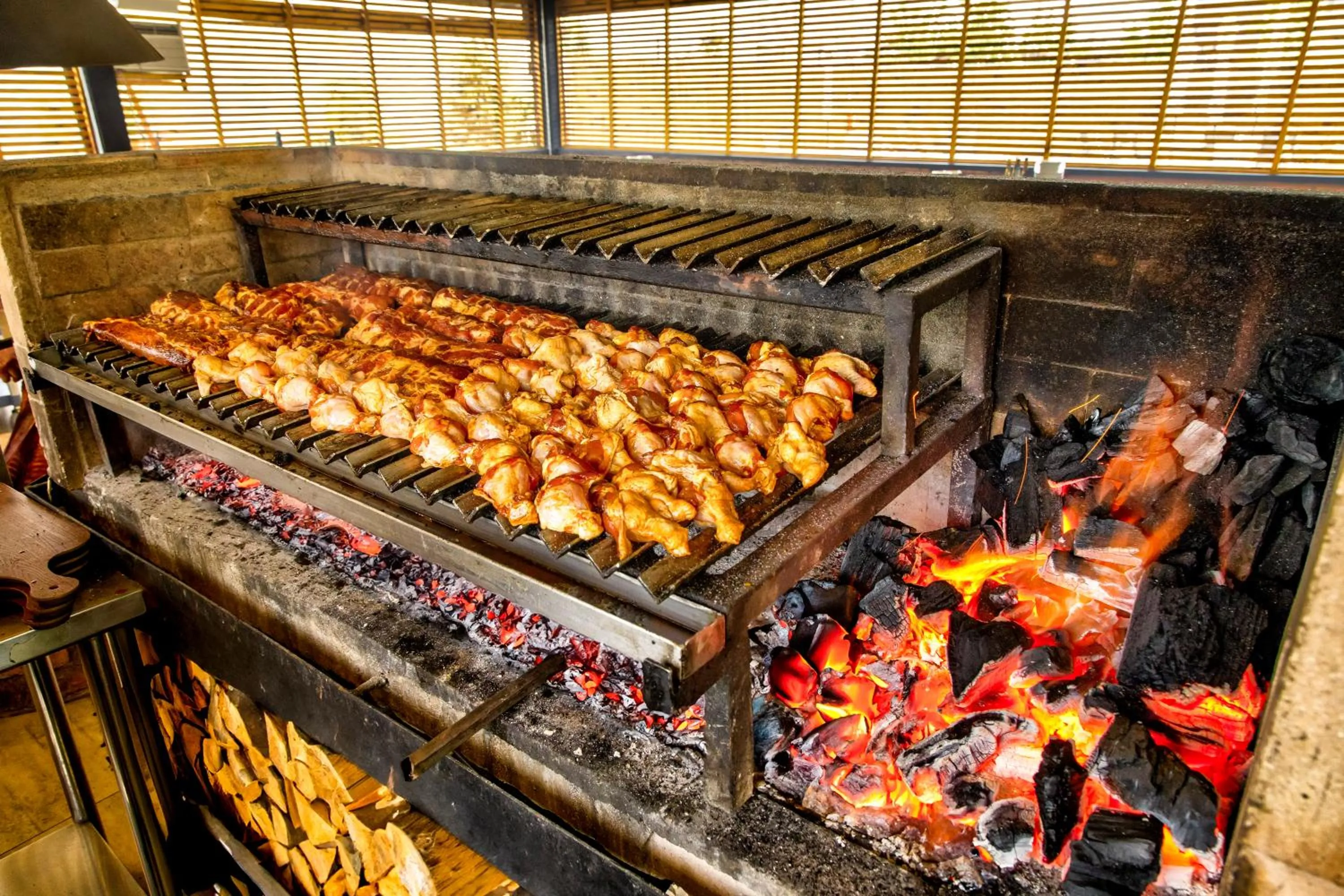 Restaurant/places to eat in Wyndham Santiago Aeropuerto