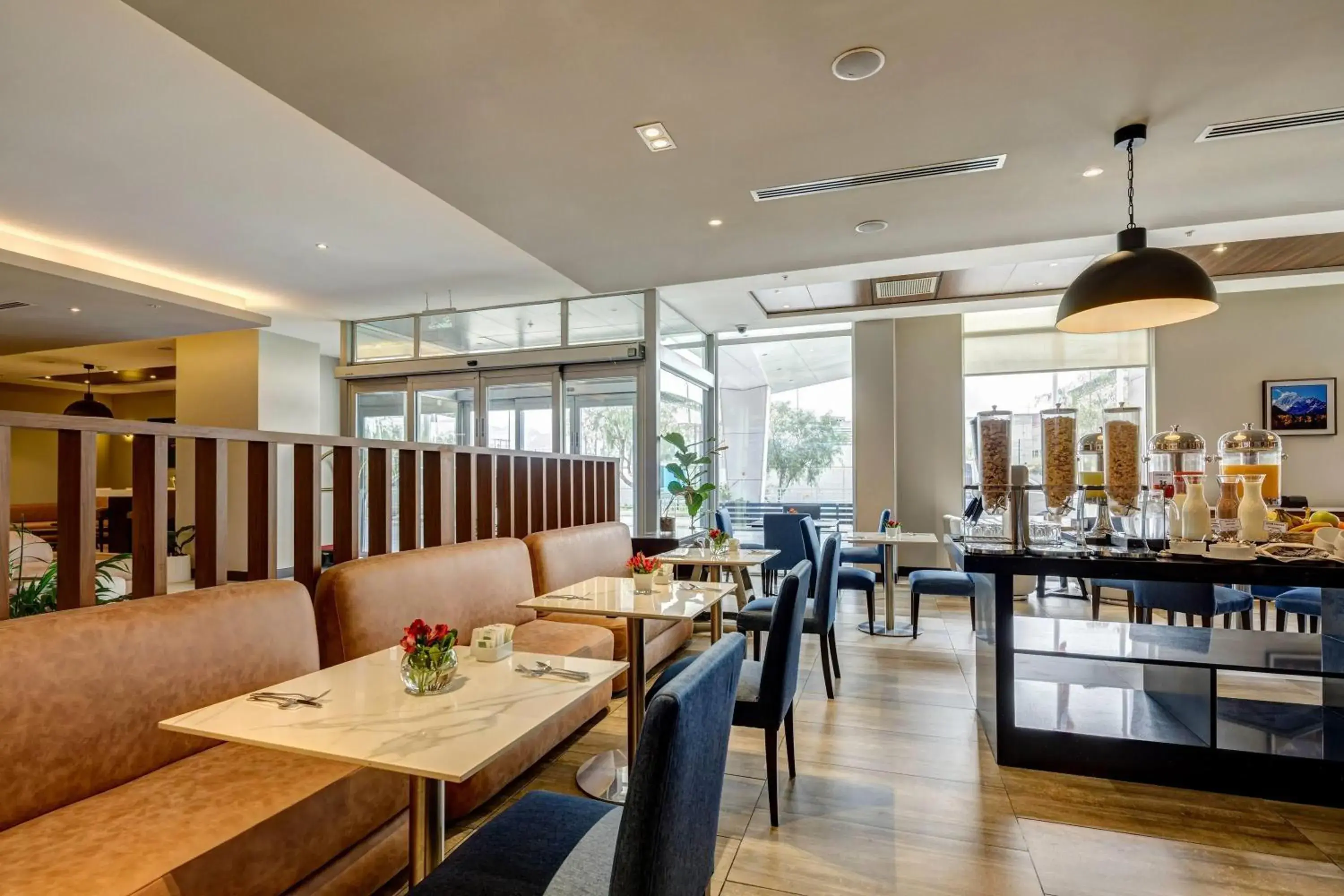 Property building in Wyndham Santiago Aeropuerto Property building in Wyndham Santiago Aeropuerto