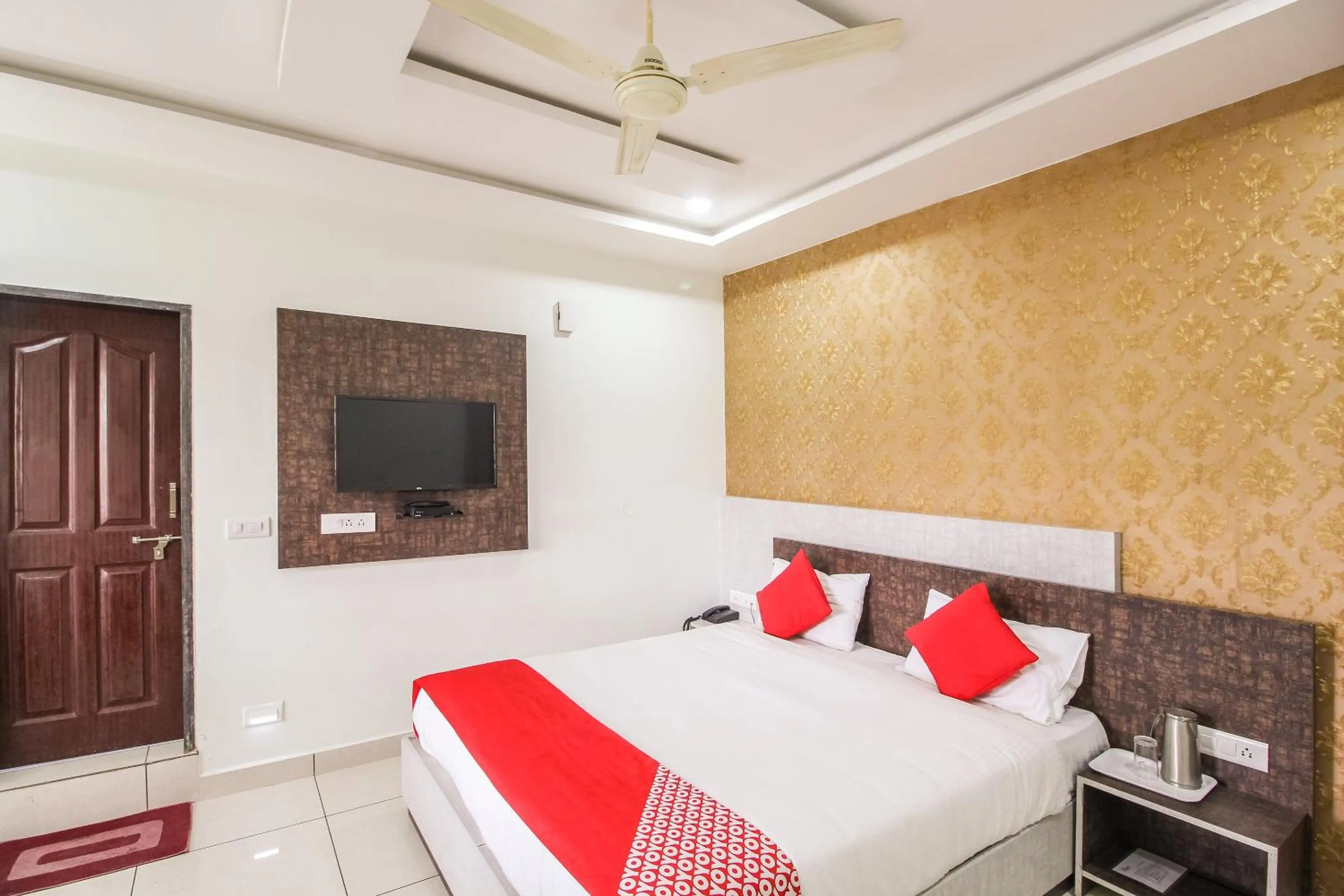 Bedroom, Bed in Hotel O Eagle Fantasy