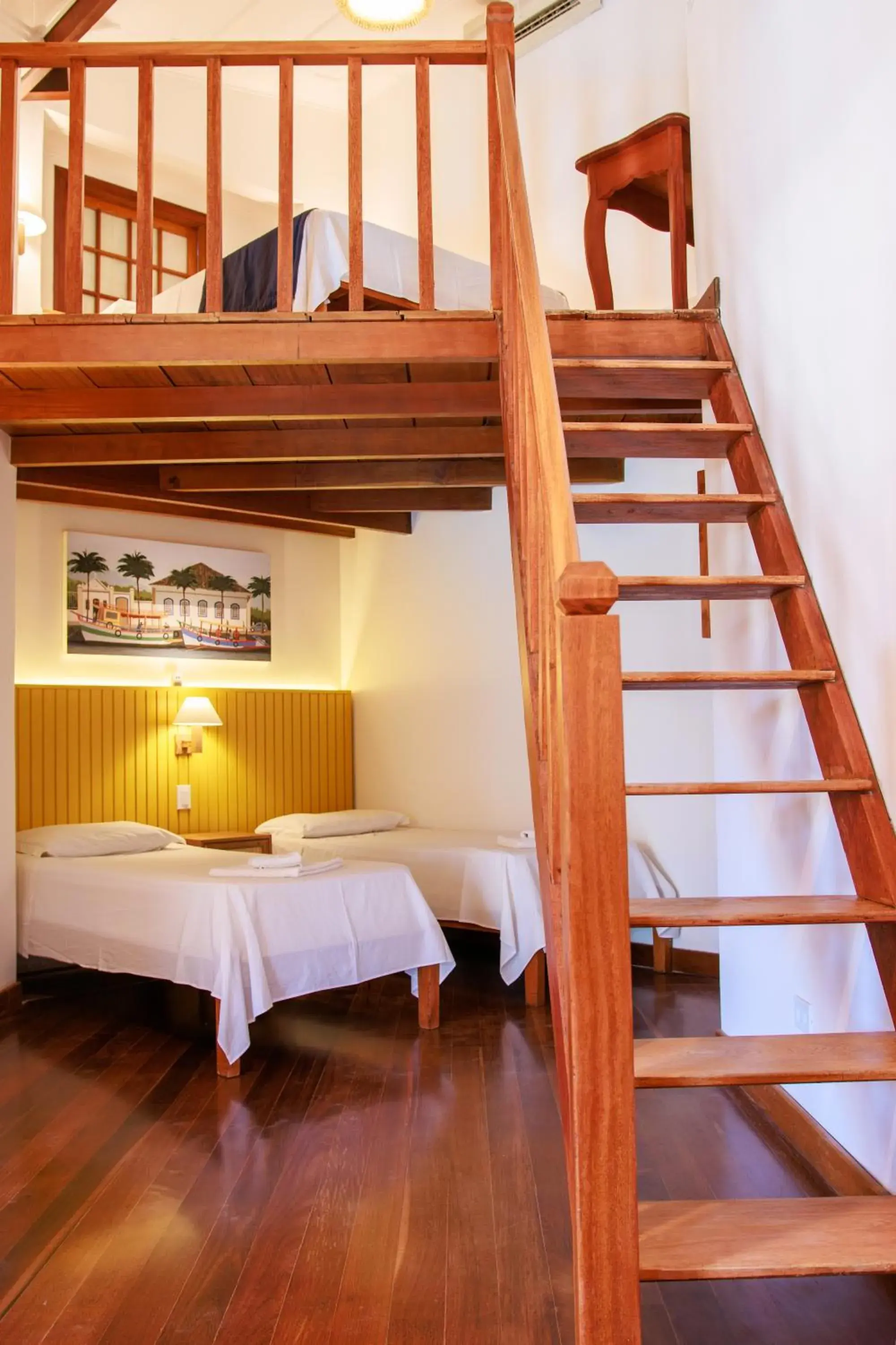 Luxury Quadruple Room in Pousada Valhacouto Luxury Quadruple Room in Pousada Valhacouto