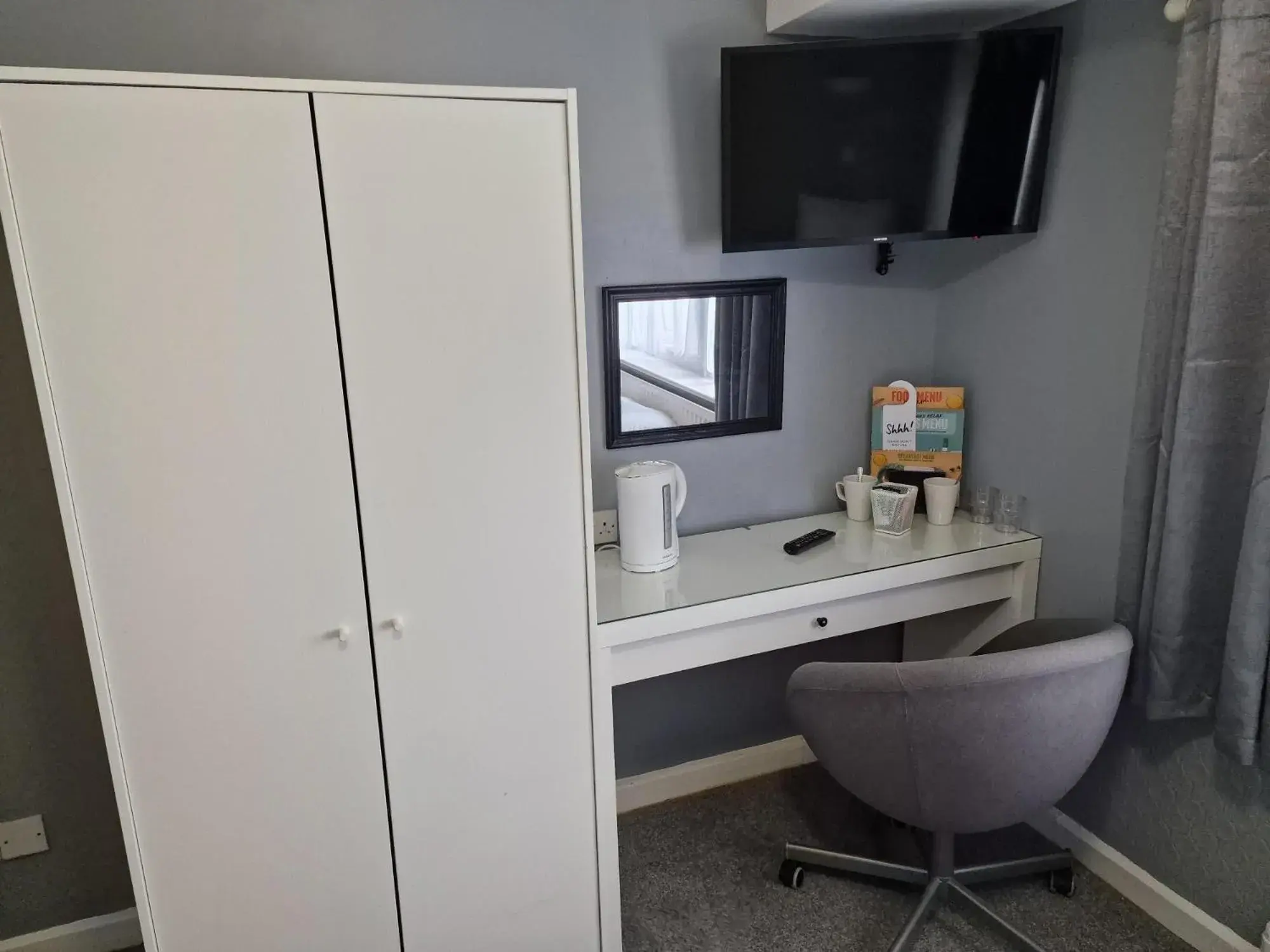 Double Room in The Longship Double Room in The Longship