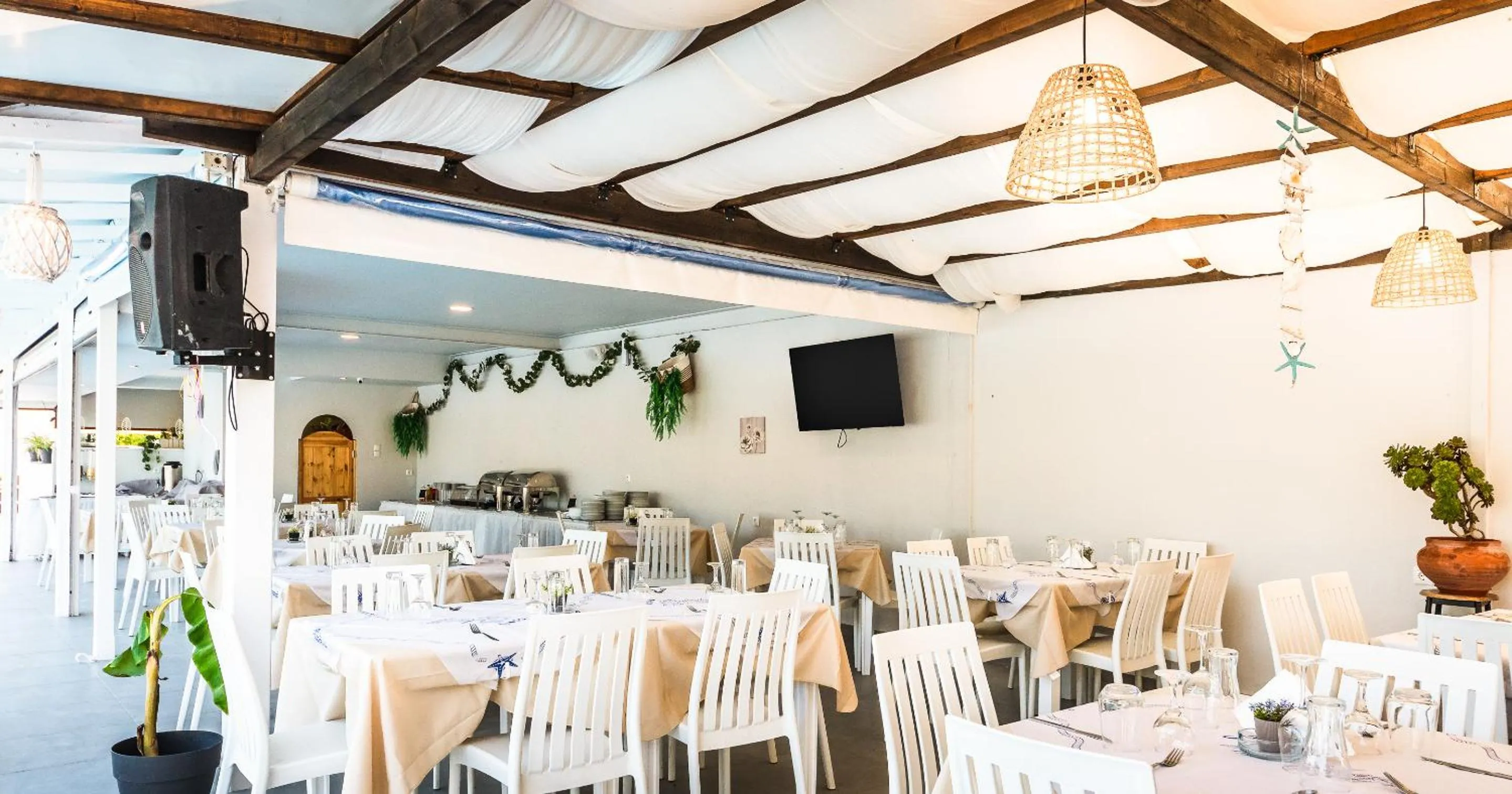 Restaurant/places to eat in Saint Peter Bay Aparthotel