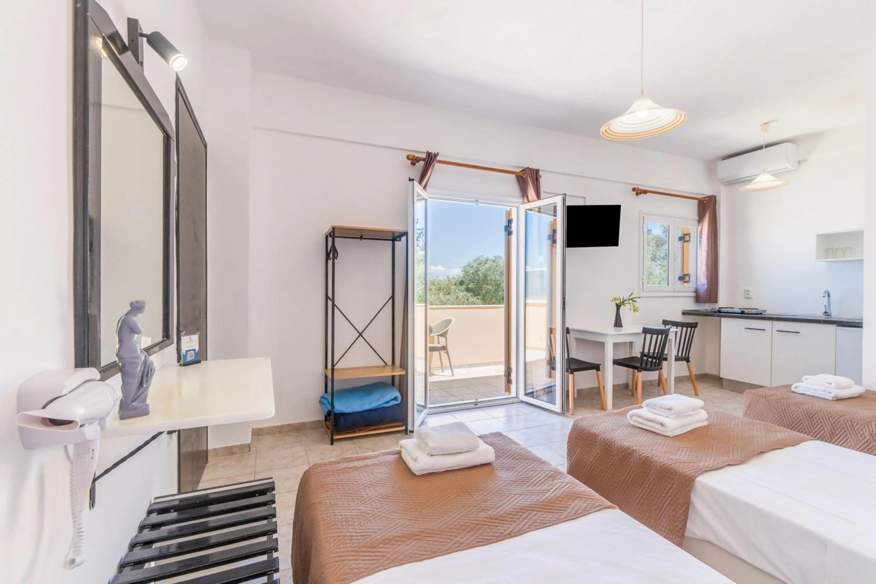 Triple Room with Pool View in Sandy Beach Complex by Konnect - Annexe Building