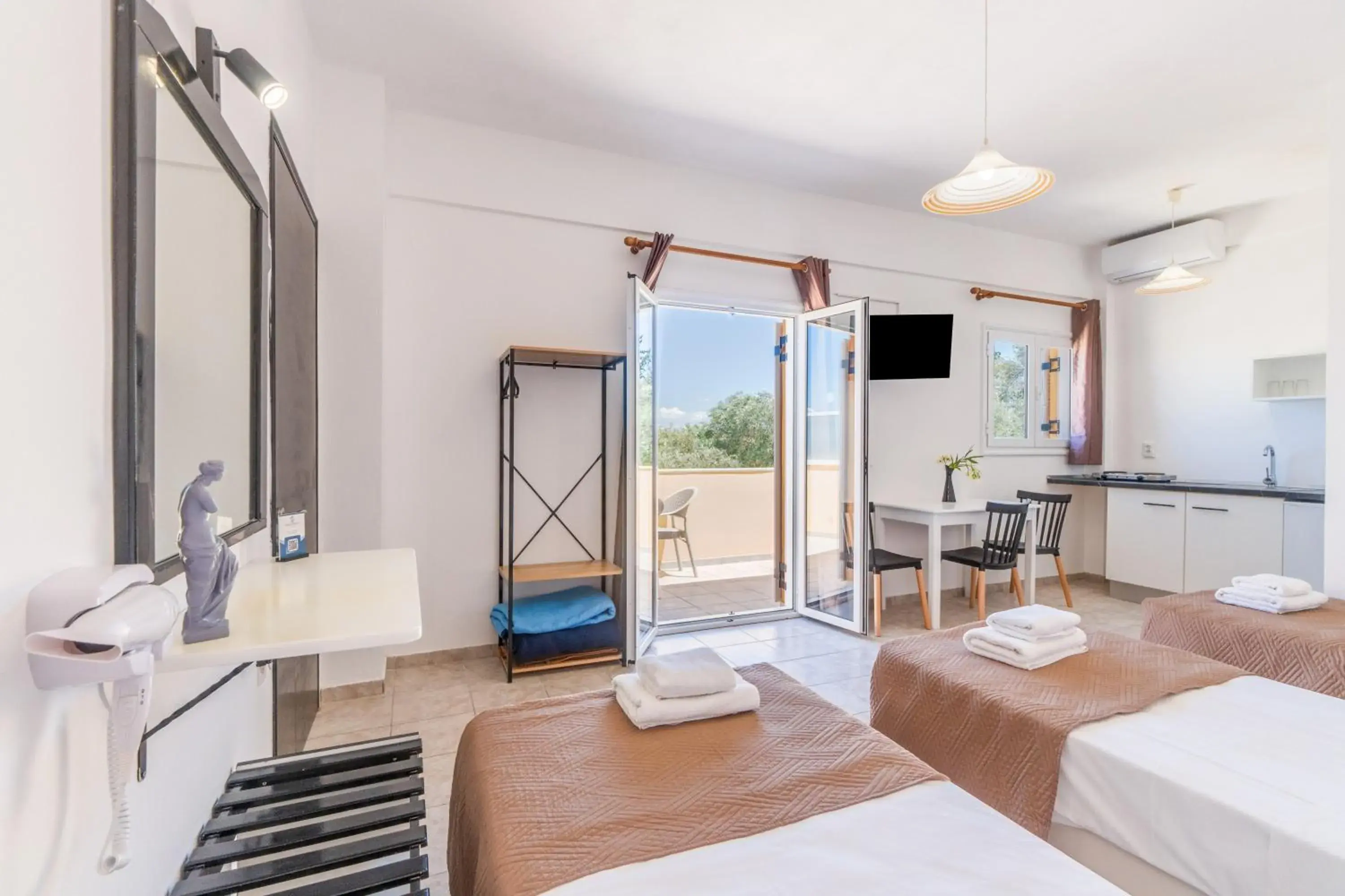 Triple Room with Pool View in Sandy Beach Complex by Konnect - Annexe Building Triple Room with Pool View in Sandy Beach Complex by Konnect - Annexe Building