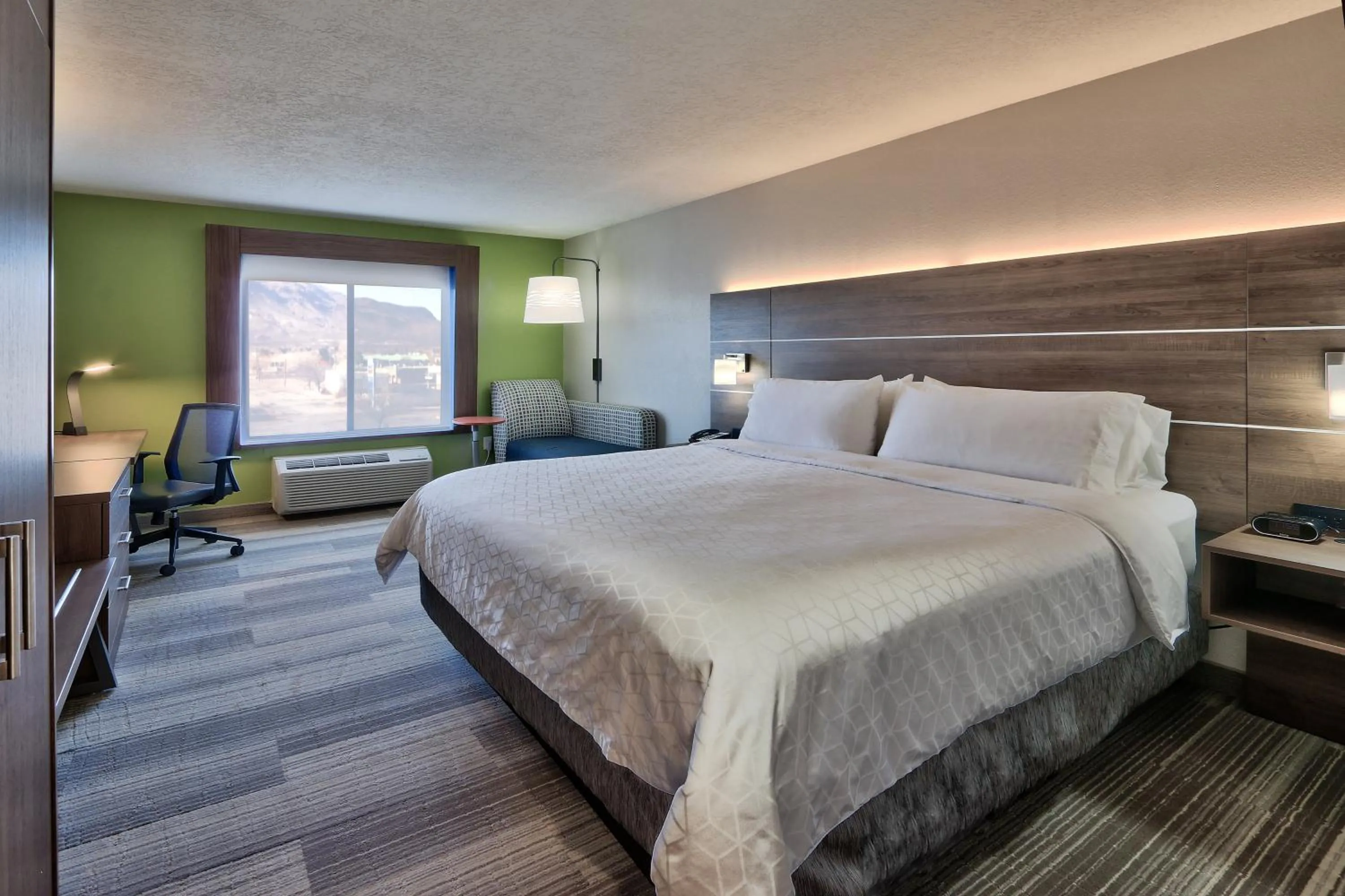 Photo of the whole room, Bed in Holiday Inn Express Socorro by IHG